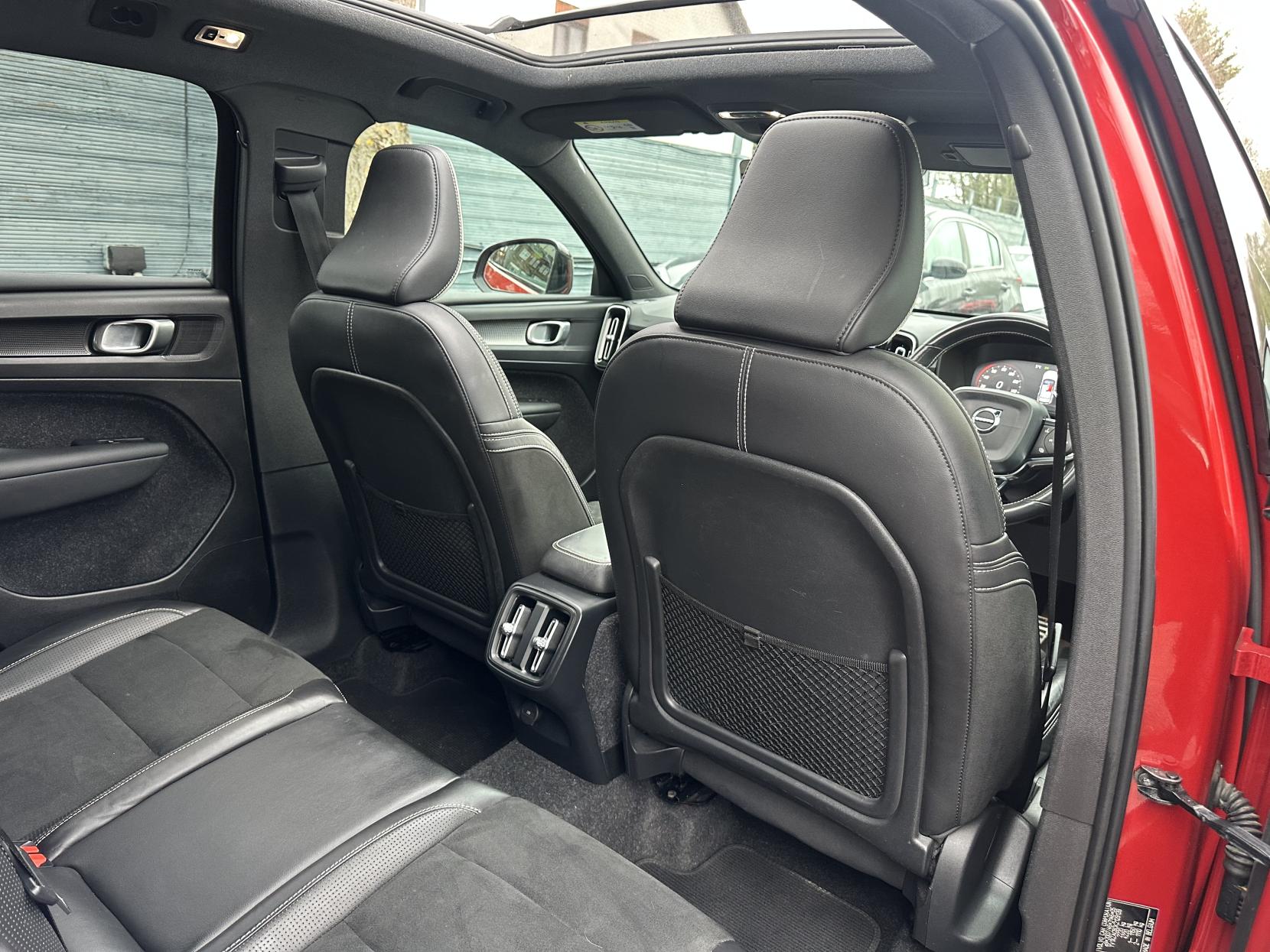 Volvo XC40 2.0 T4 R-Design Pro SUV 5dr Petrol Auto AWD Euro 6 (s/s) (190 ps)