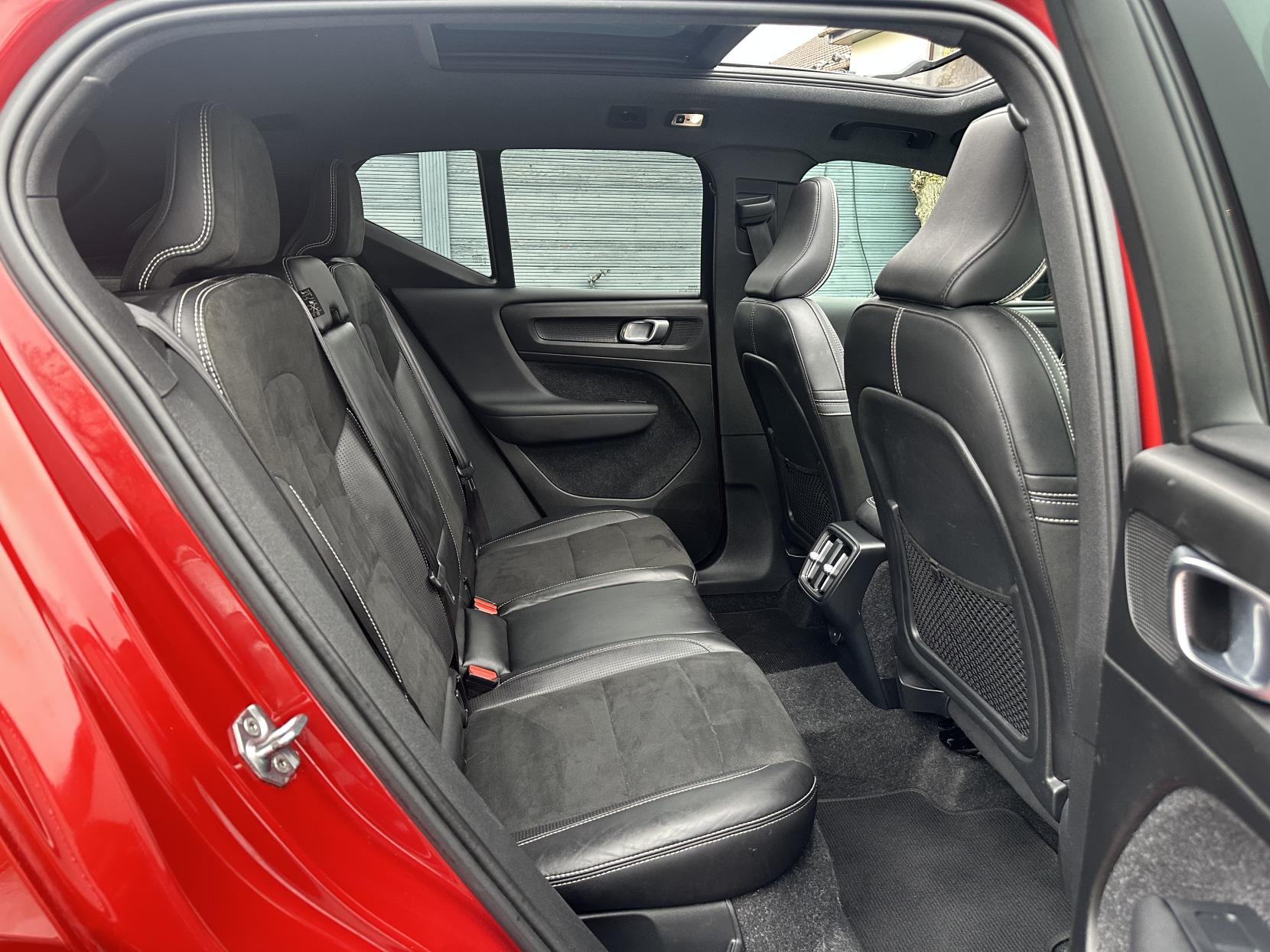 Volvo XC40 2.0 T4 R-Design Pro SUV 5dr Petrol Auto AWD Euro 6 (s/s) (190 ps)