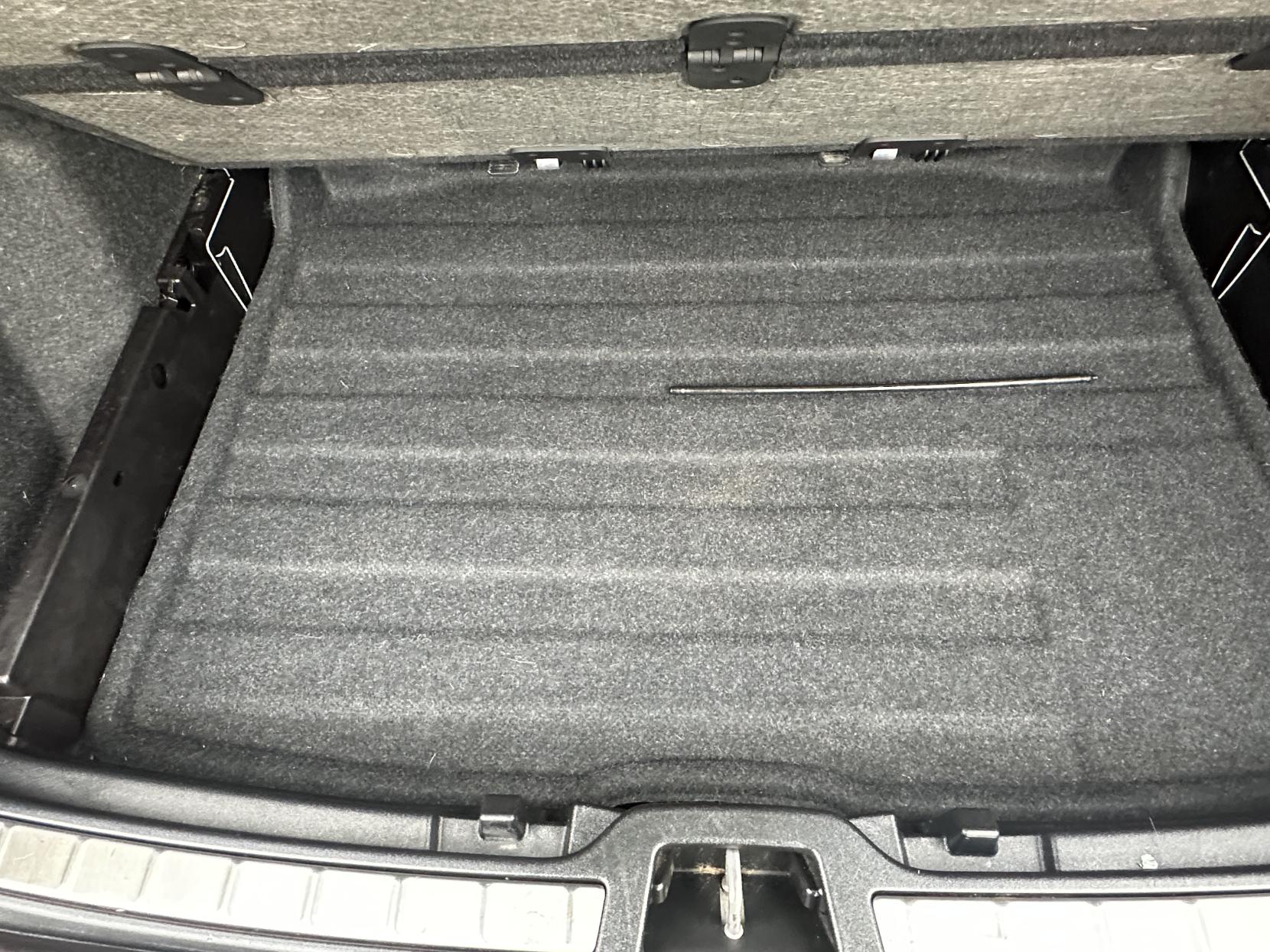 Volvo XC40 2.0 T4 R-Design Pro SUV 5dr Petrol Auto AWD Euro 6 (s/s) (190 ps)