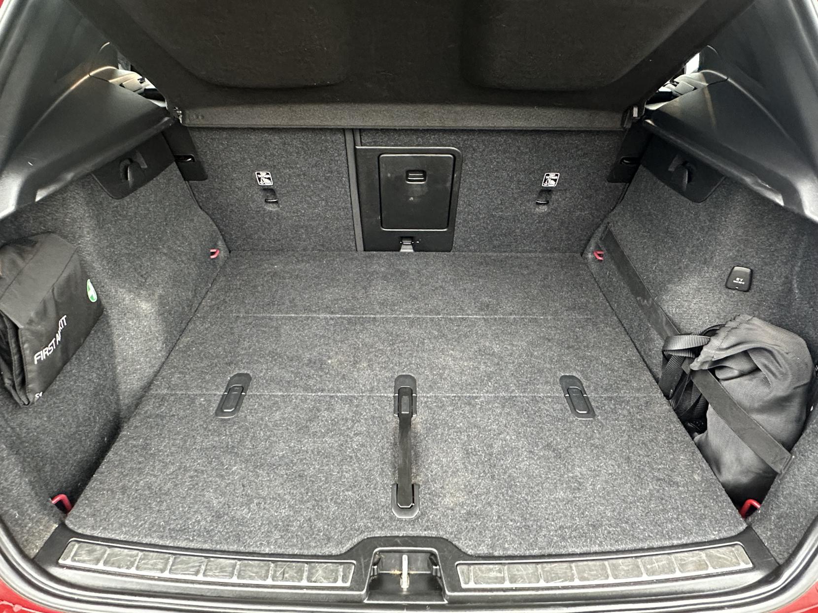 Volvo XC40 2.0 T4 R-Design Pro SUV 5dr Petrol Auto AWD Euro 6 (s/s) (190 ps)