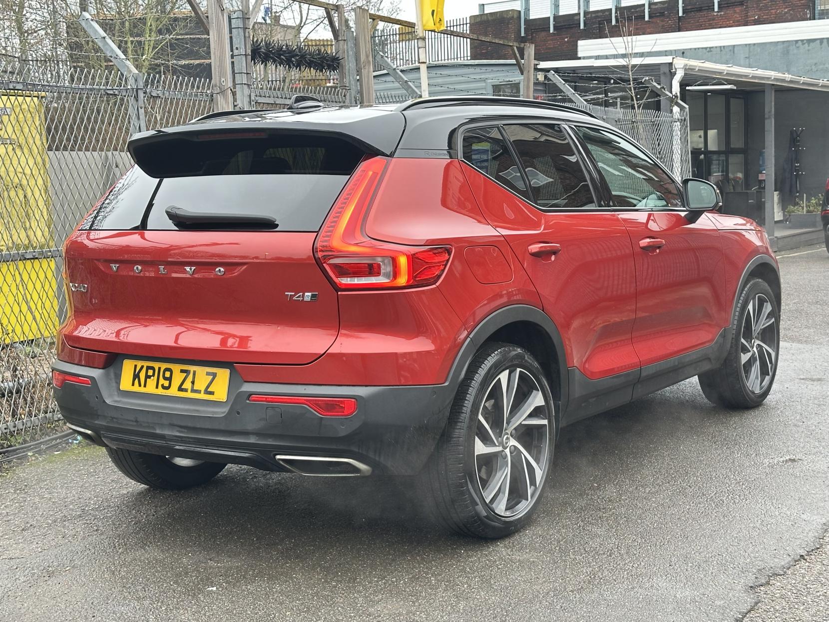 Volvo XC40 2.0 T4 R-Design Pro SUV 5dr Petrol Auto AWD Euro 6 (s/s) (190 ps)