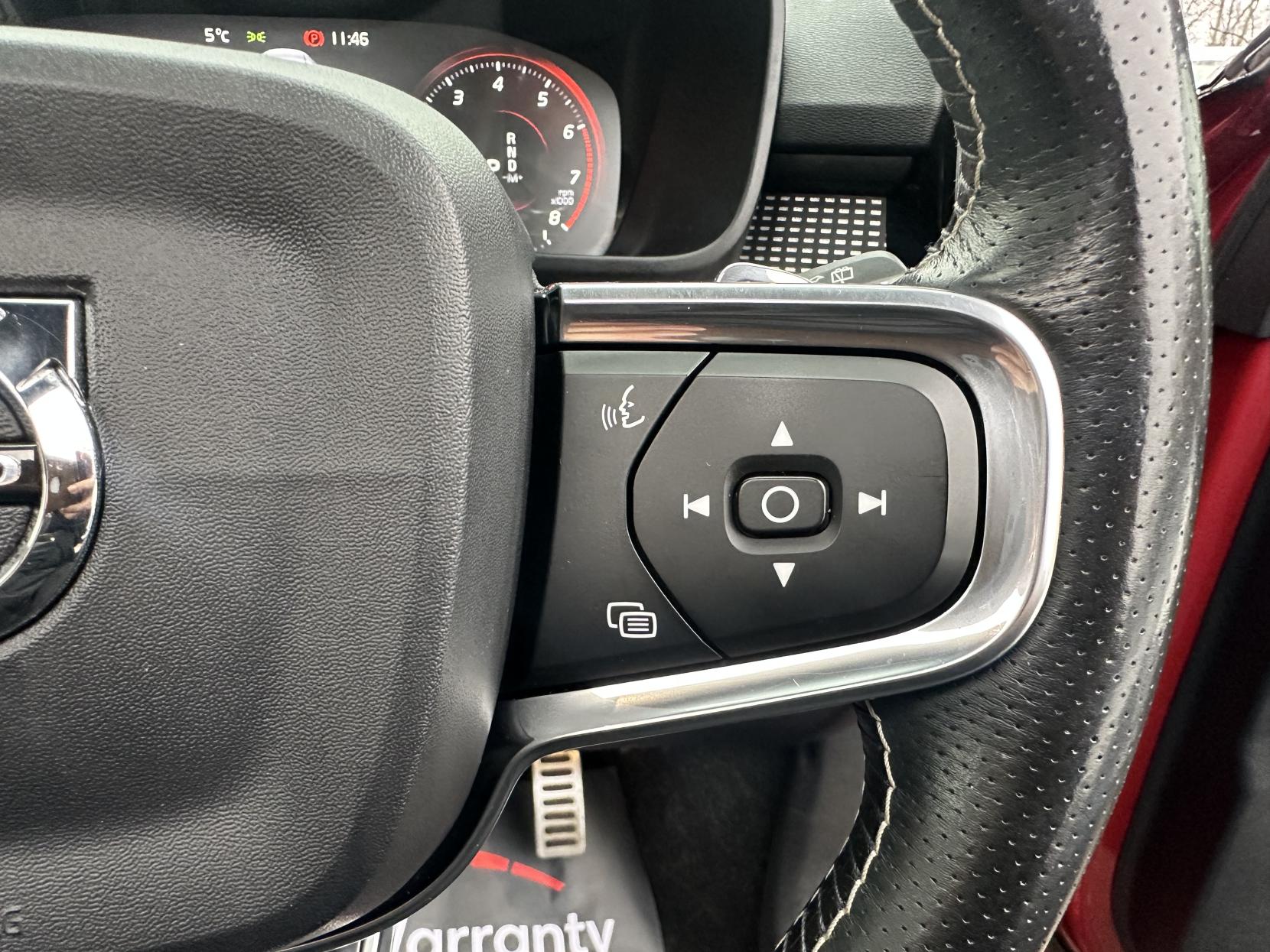 Volvo XC40 2.0 T4 R-Design Pro SUV 5dr Petrol Auto AWD Euro 6 (s/s) (190 ps)