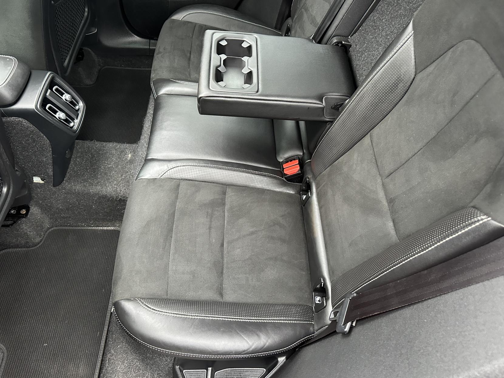 Volvo XC40 2.0 T4 R-Design Pro SUV 5dr Petrol Auto AWD Euro 6 (s/s) (190 ps)