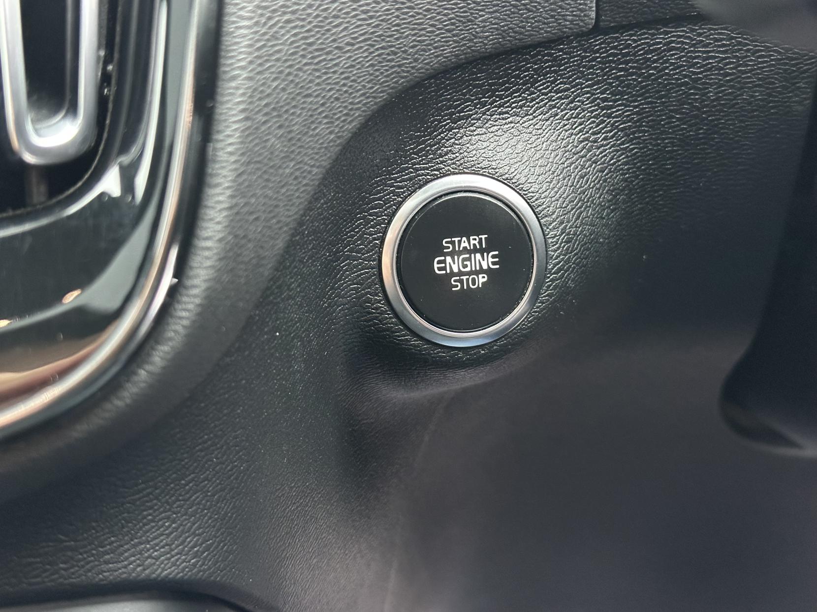 Volvo XC40 2.0 T4 R-Design Pro SUV 5dr Petrol Auto AWD Euro 6 (s/s) (190 ps)