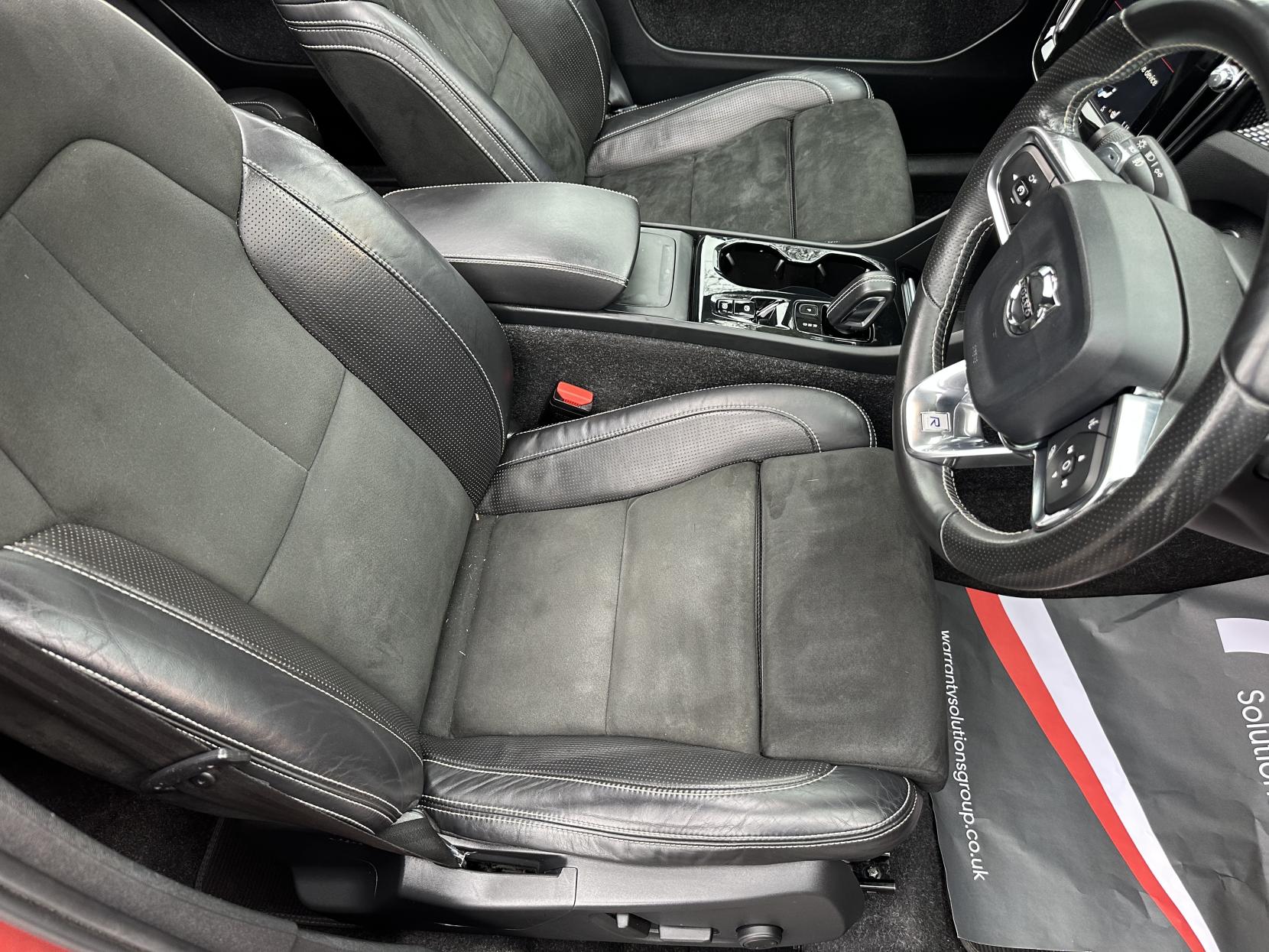 Volvo XC40 2.0 T4 R-Design Pro SUV 5dr Petrol Auto AWD Euro 6 (s/s) (190 ps)