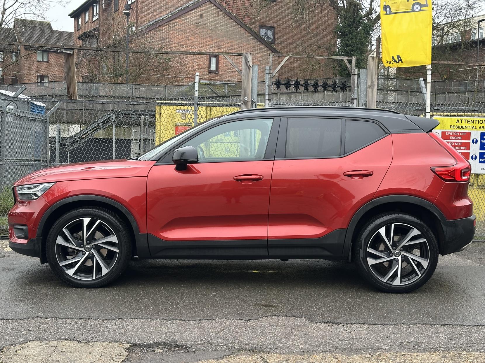 Volvo XC40 2.0 T4 R-Design Pro SUV 5dr Petrol Auto AWD Euro 6 (s/s) (190 ps)
