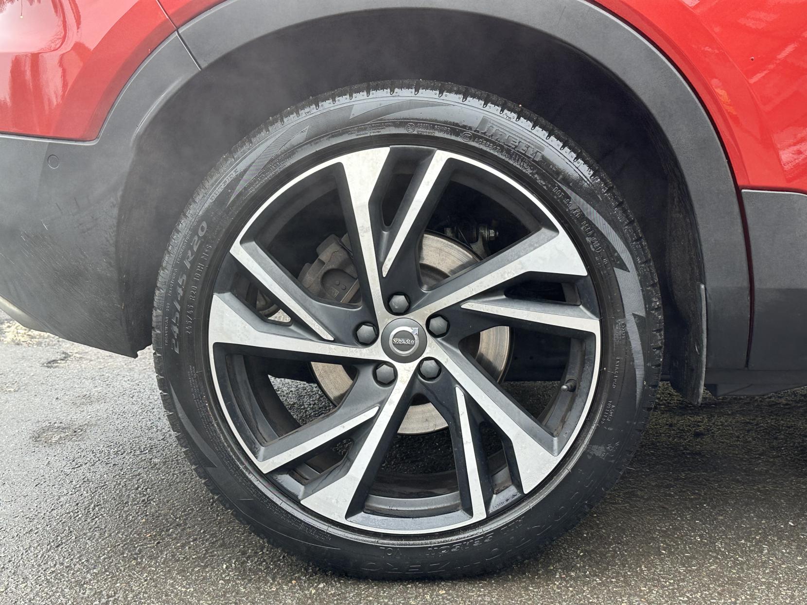 Volvo XC40 2.0 T4 R-Design Pro SUV 5dr Petrol Auto AWD Euro 6 (s/s) (190 ps)