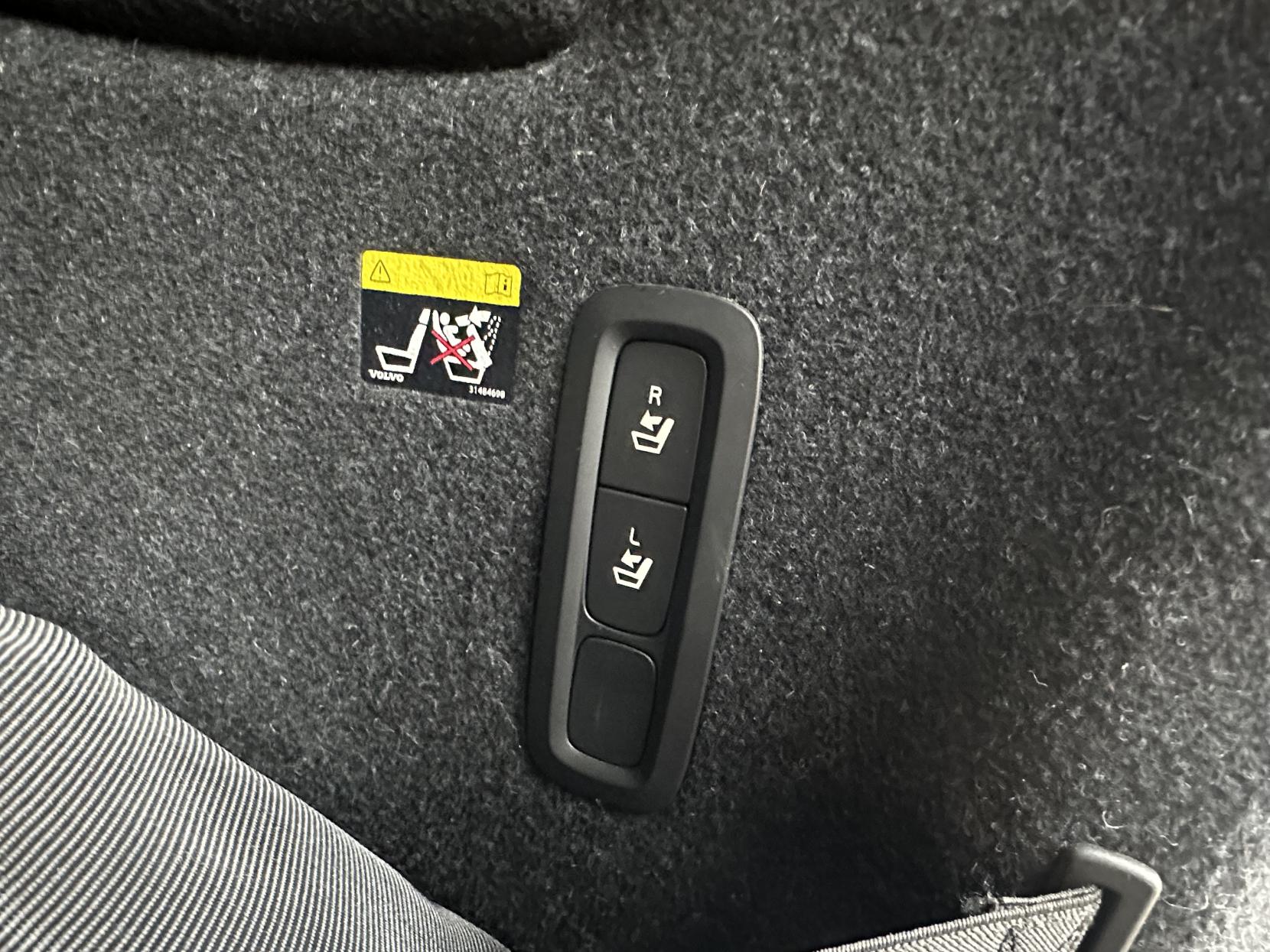 Volvo XC40 2.0 T4 R-Design Pro SUV 5dr Petrol Auto AWD Euro 6 (s/s) (190 ps)