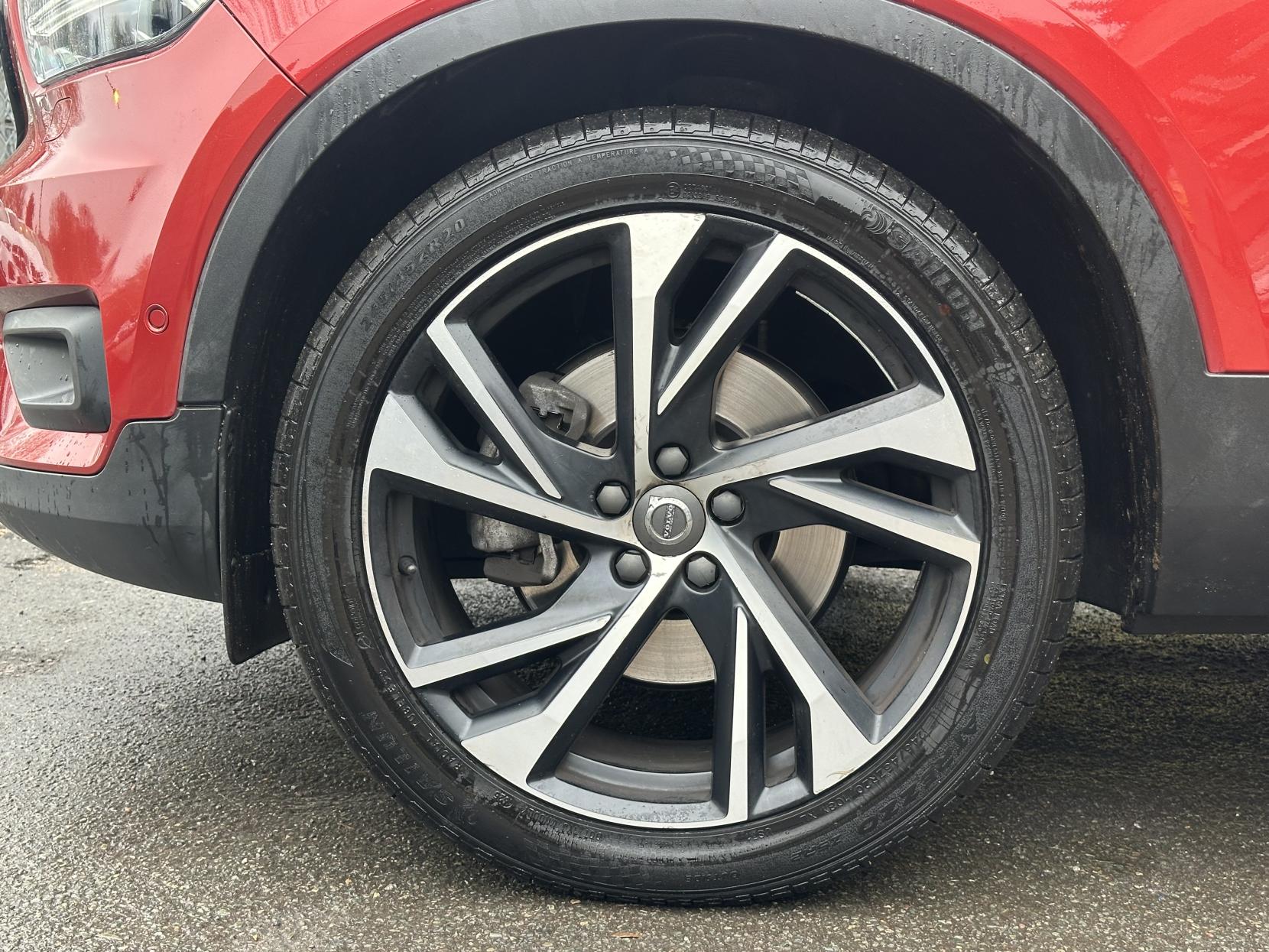 Volvo XC40 2.0 T4 R-Design Pro SUV 5dr Petrol Auto AWD Euro 6 (s/s) (190 ps)