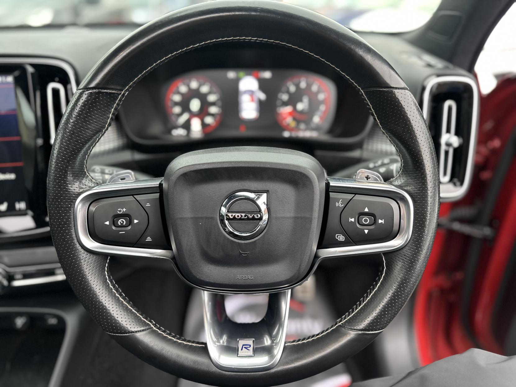 Volvo XC40 2.0 T4 R-Design Pro SUV 5dr Petrol Auto AWD Euro 6 (s/s) (190 ps)