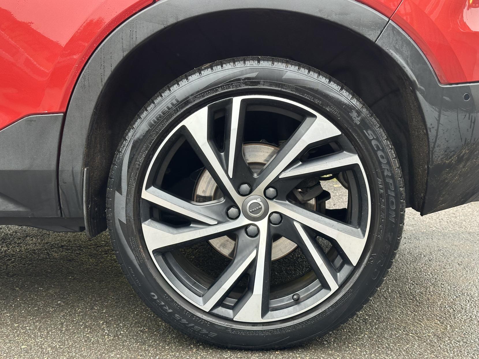 Volvo XC40 2.0 T4 R-Design Pro SUV 5dr Petrol Auto AWD Euro 6 (s/s) (190 ps)