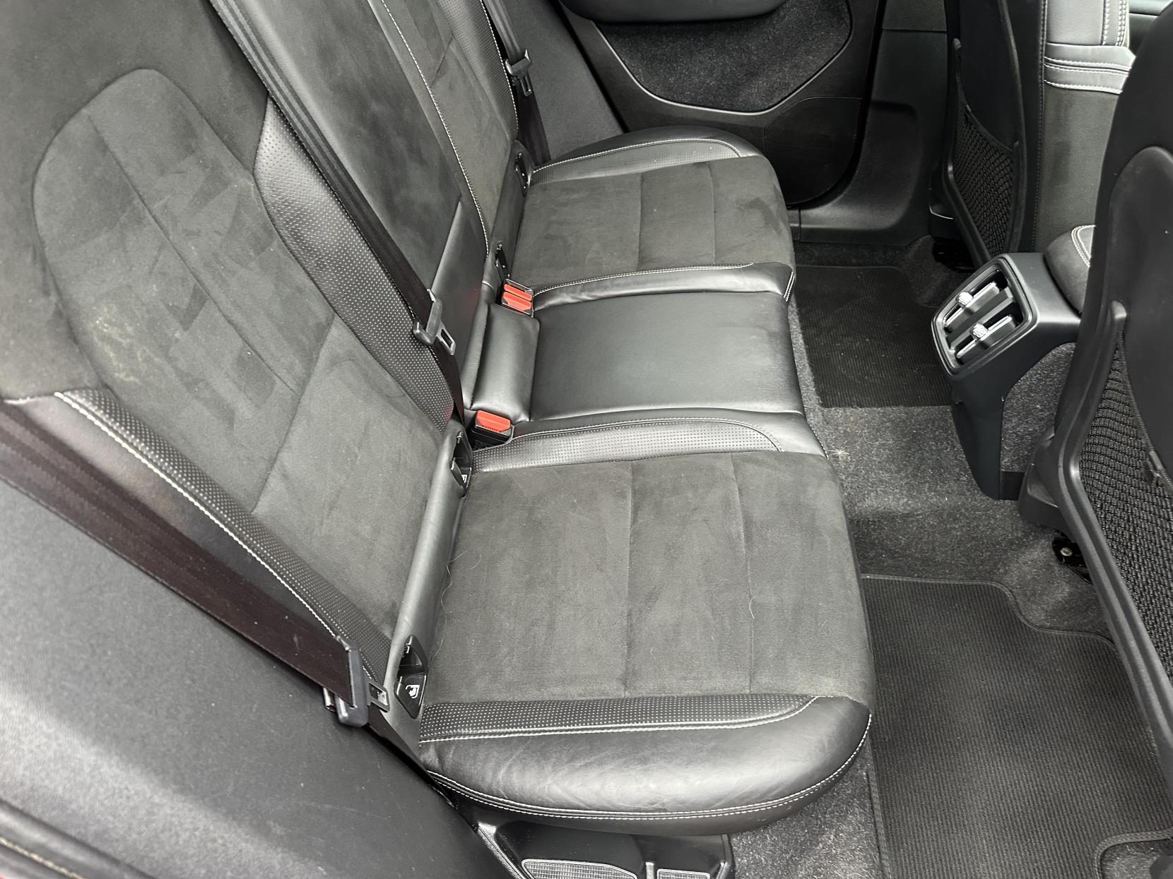 Volvo XC40 2.0 T4 R-Design Pro SUV 5dr Petrol Auto AWD Euro 6 (s/s) (190 ps)