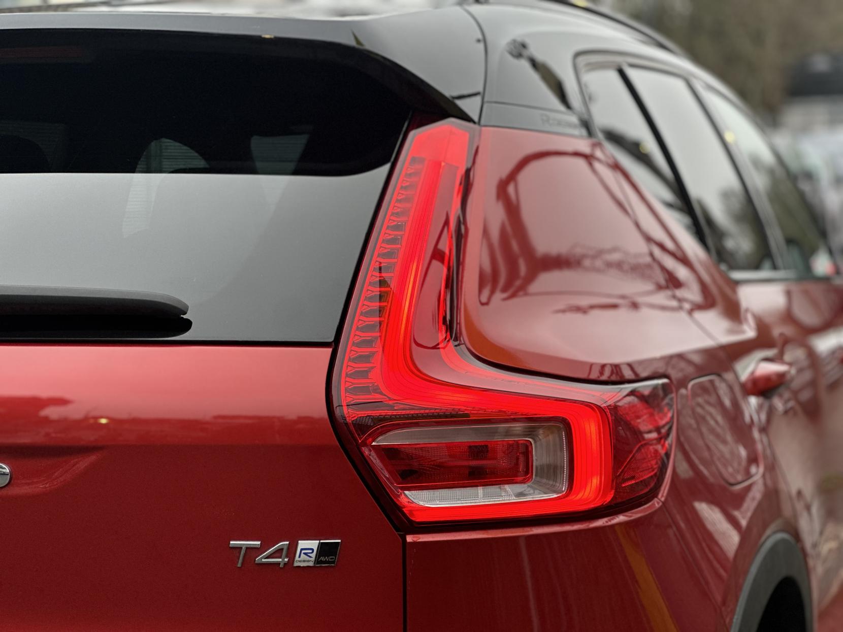 Volvo XC40 2.0 T4 R-Design Pro SUV 5dr Petrol Auto AWD Euro 6 (s/s) (190 ps)