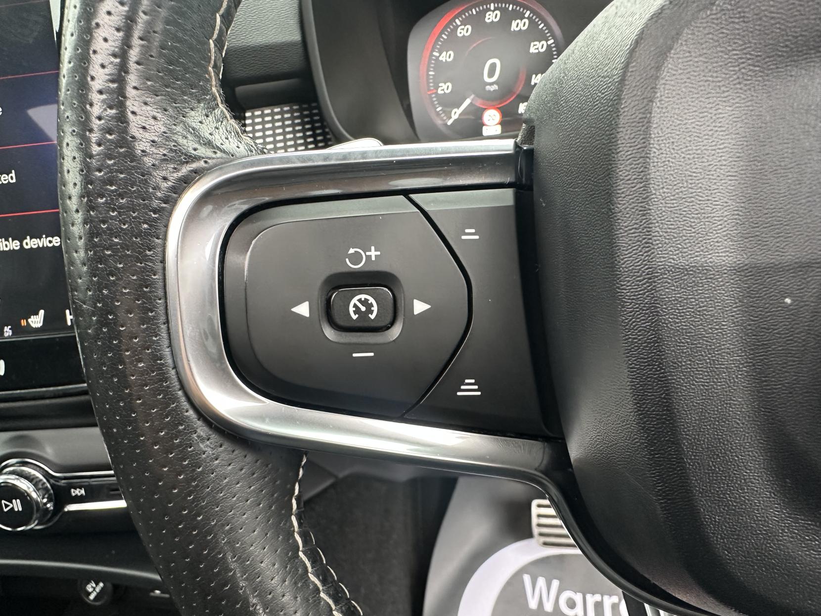 Volvo XC40 2.0 T4 R-Design Pro SUV 5dr Petrol Auto AWD Euro 6 (s/s) (190 ps)