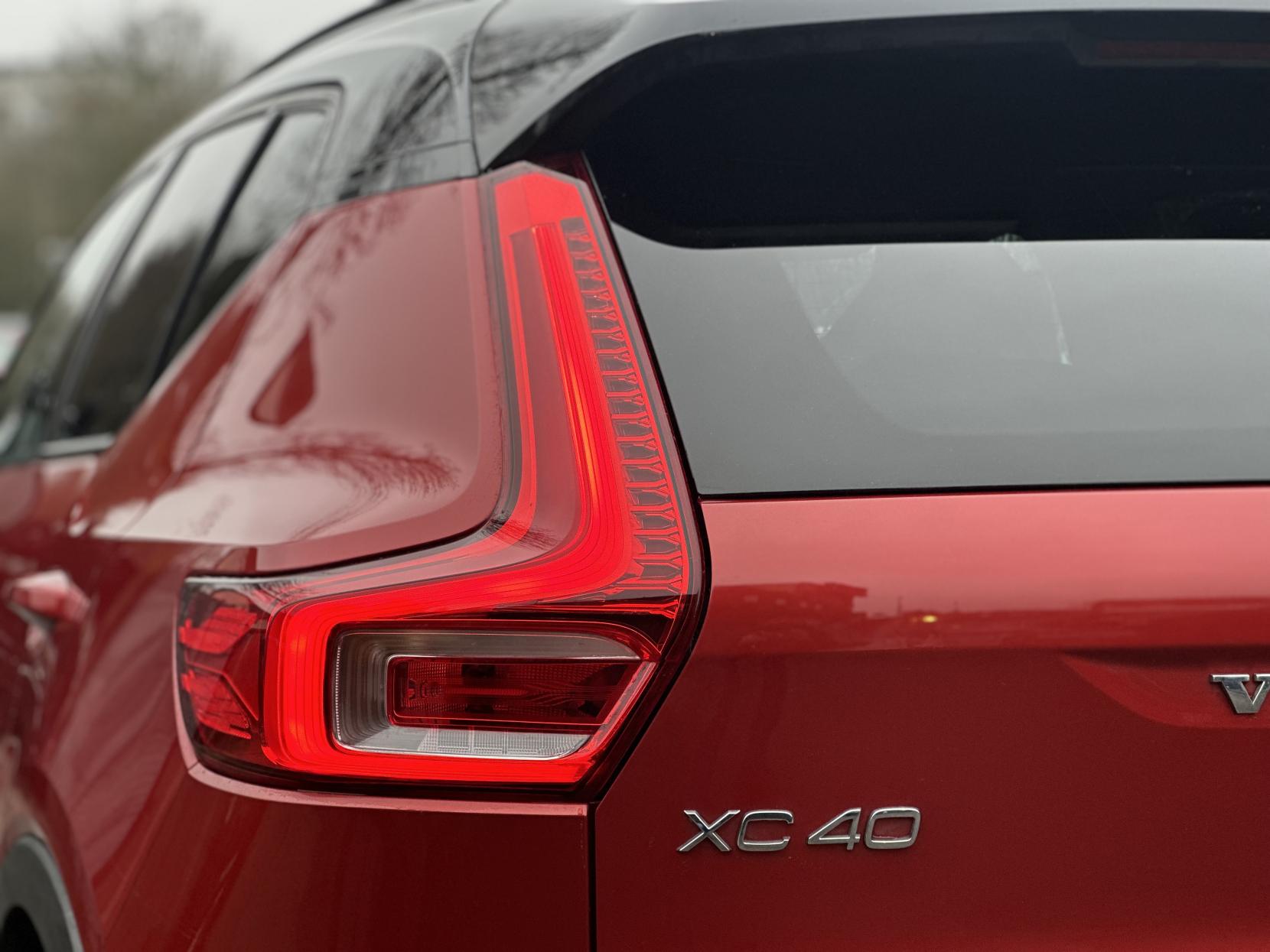 Volvo XC40 2.0 T4 R-Design Pro SUV 5dr Petrol Auto AWD Euro 6 (s/s) (190 ps)