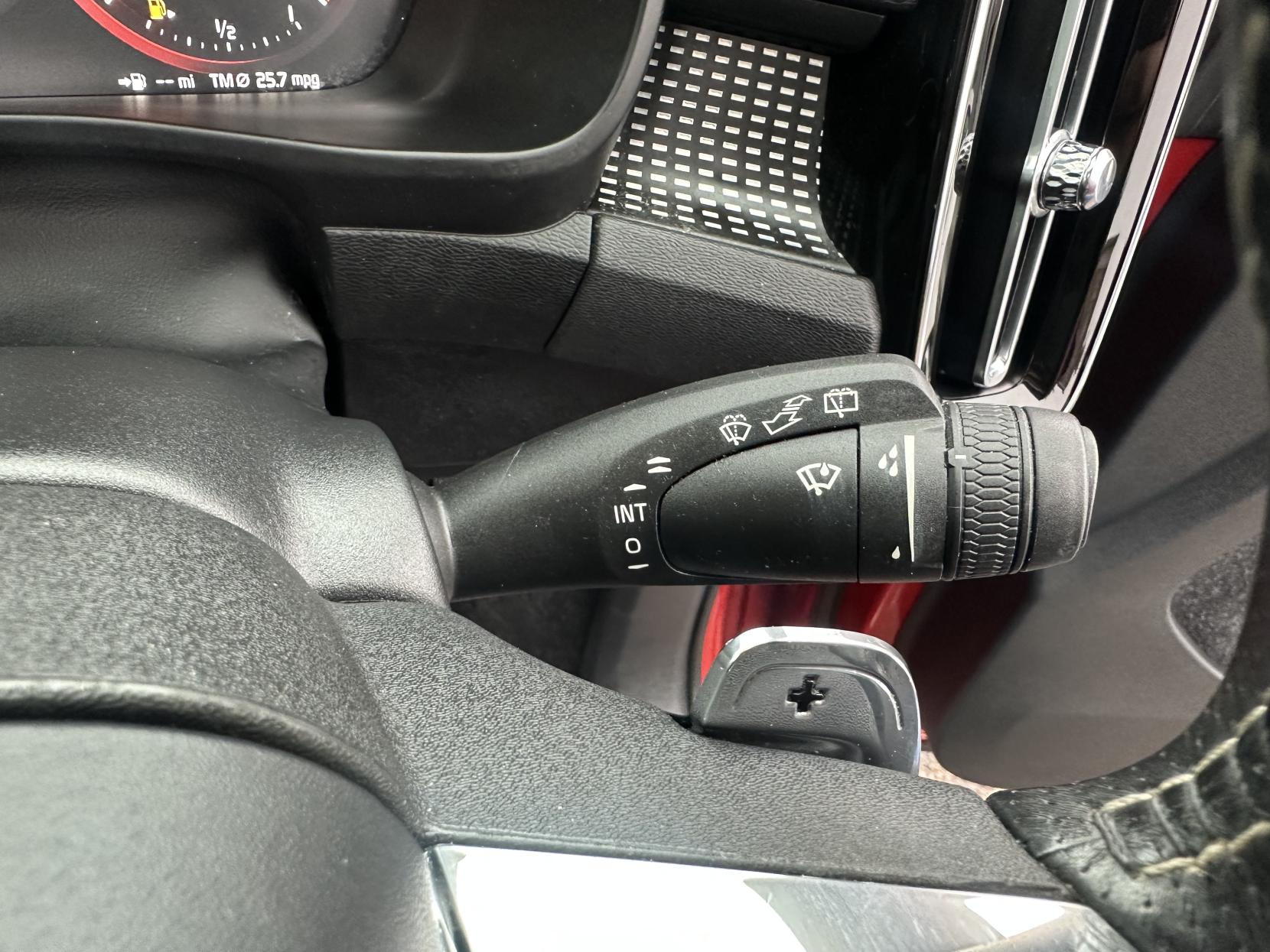 Volvo XC40 2.0 T4 R-Design Pro SUV 5dr Petrol Auto AWD Euro 6 (s/s) (190 ps)