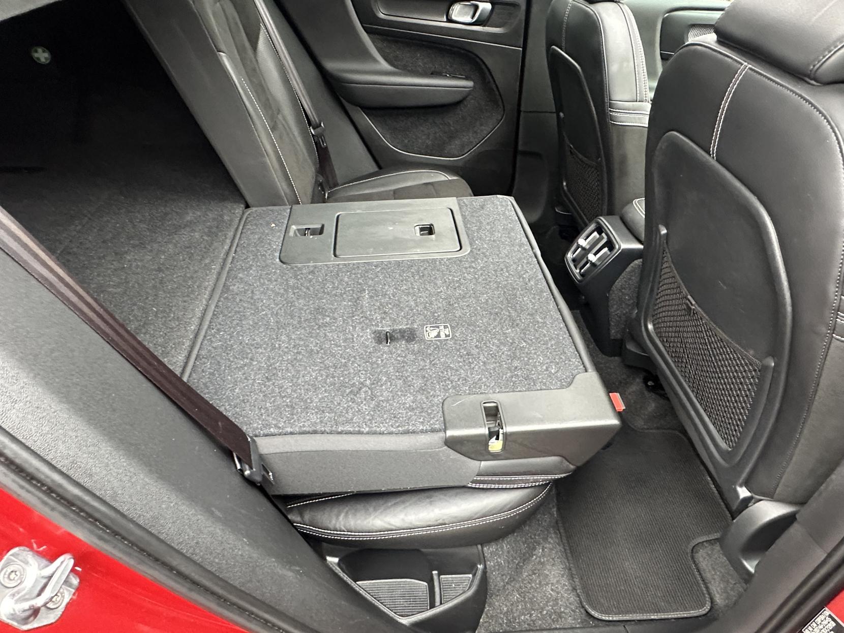 Volvo XC40 2.0 T4 R-Design Pro SUV 5dr Petrol Auto AWD Euro 6 (s/s) (190 ps)