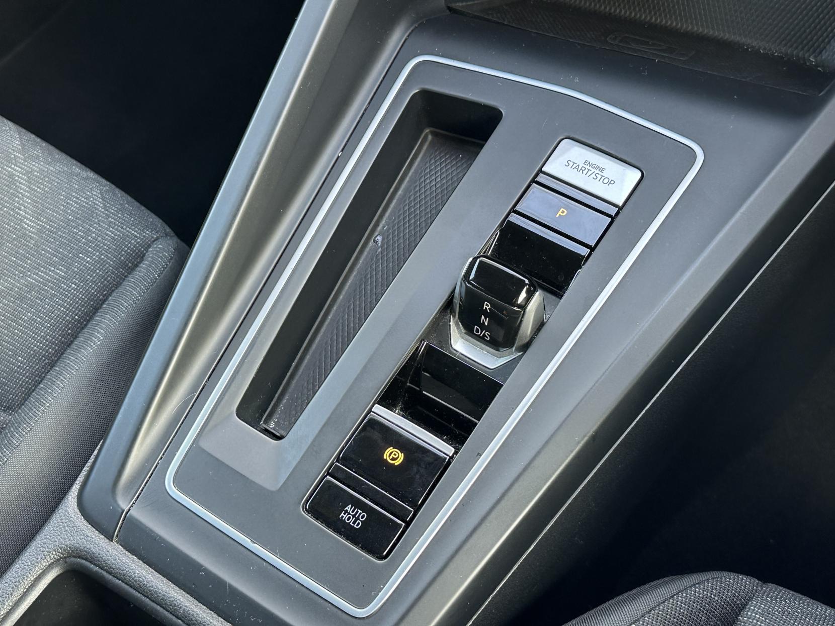 Volkswagen Golf 1.5 eTSI MHEV Life Hatchback 5dr Petrol Hybrid DSG Euro 6 (s/s) (150 ps)