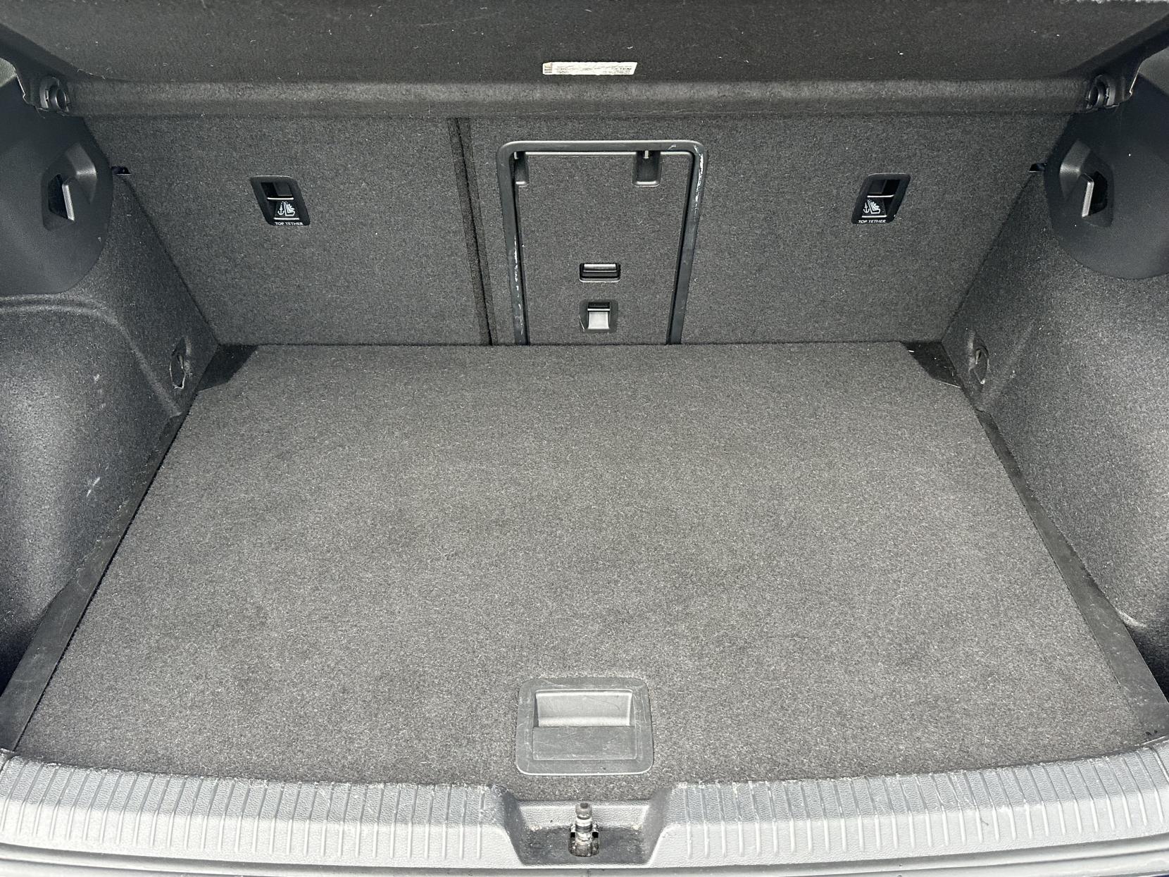 Volkswagen Golf 1.5 eTSI MHEV Life Hatchback 5dr Petrol Hybrid DSG Euro 6 (s/s) (150 ps)