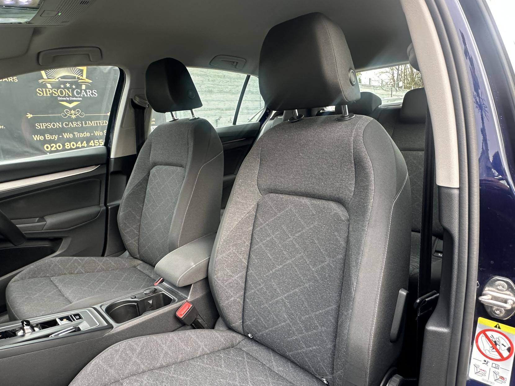 Volkswagen Golf 1.5 eTSI MHEV Life Hatchback 5dr Petrol Hybrid DSG Euro 6 (s/s) (150 ps)