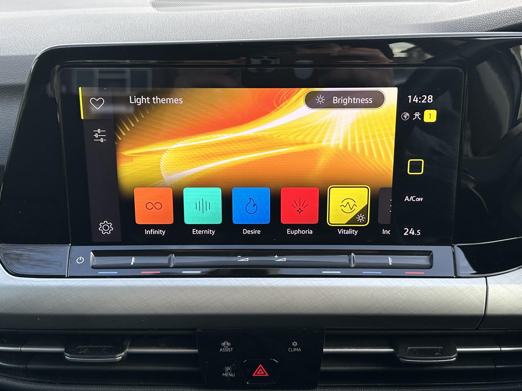 Volkswagen Golf 1.5 eTSI MHEV Life Hatchback 5dr Petrol Hybrid DSG Euro 6 (s/s) (150 ps)