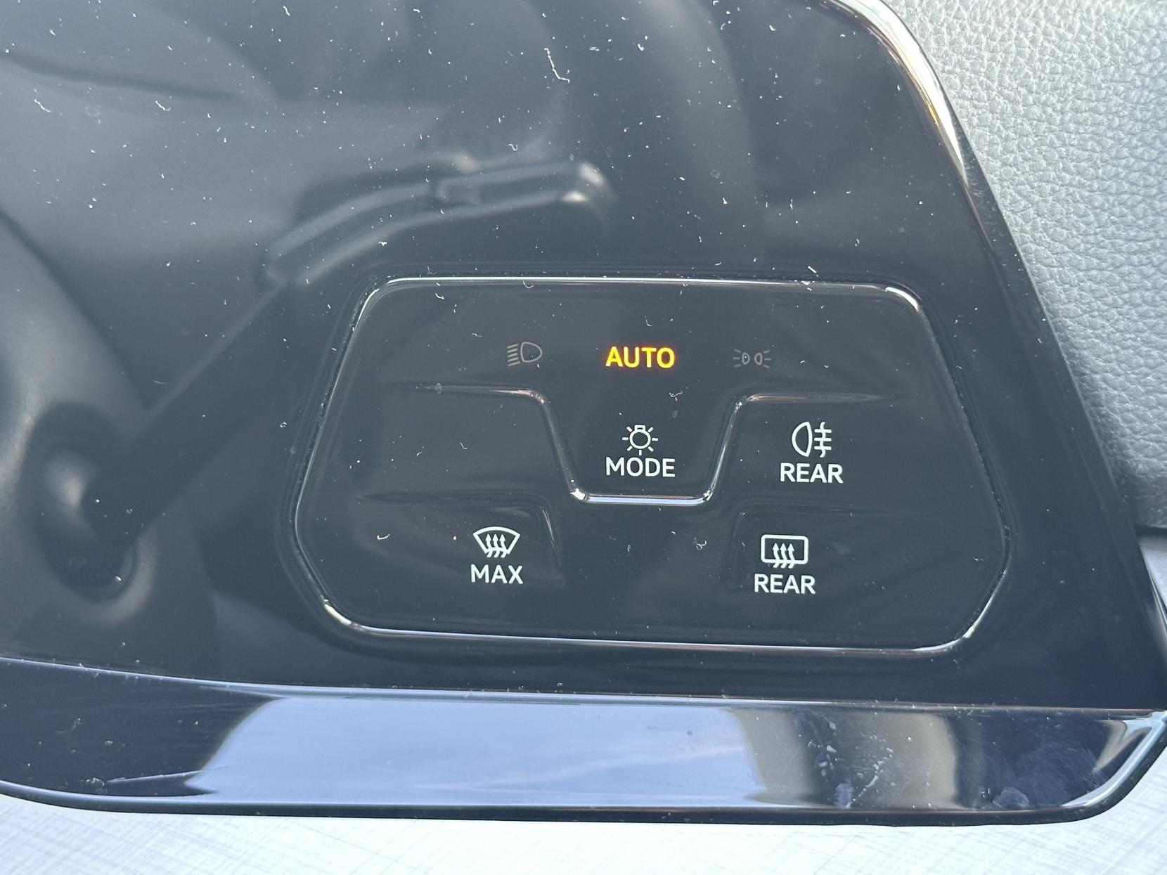 Volkswagen Golf 1.5 eTSI MHEV Life Hatchback 5dr Petrol Hybrid DSG Euro 6 (s/s) (150 ps)