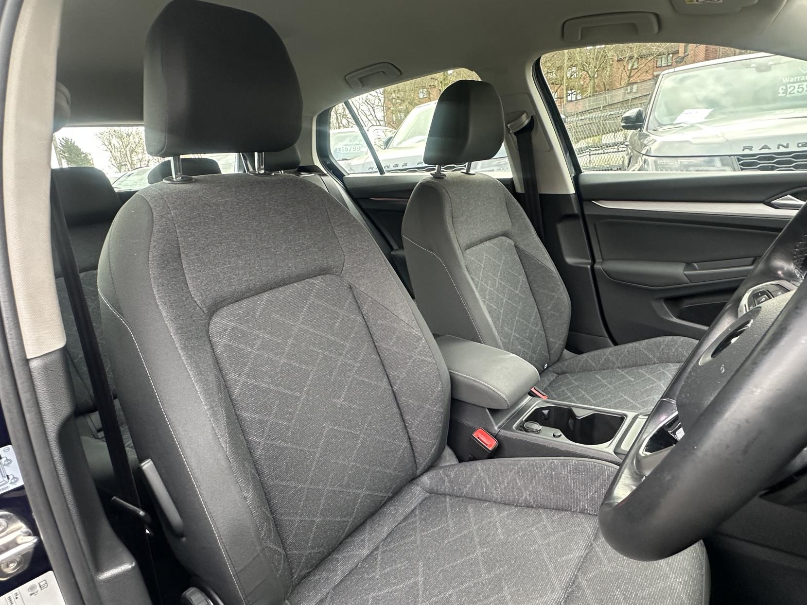 Volkswagen Golf 1.5 eTSI MHEV Life Hatchback 5dr Petrol Hybrid DSG Euro 6 (s/s) (150 ps)