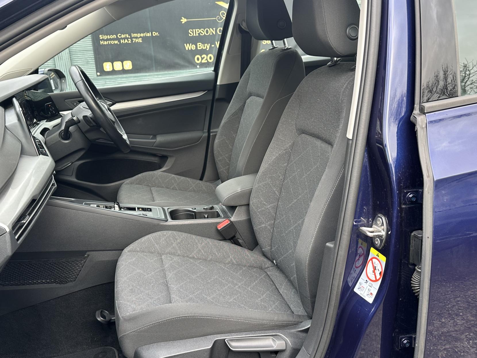 Volkswagen Golf 1.5 eTSI MHEV Life Hatchback 5dr Petrol Hybrid DSG Euro 6 (s/s) (150 ps)