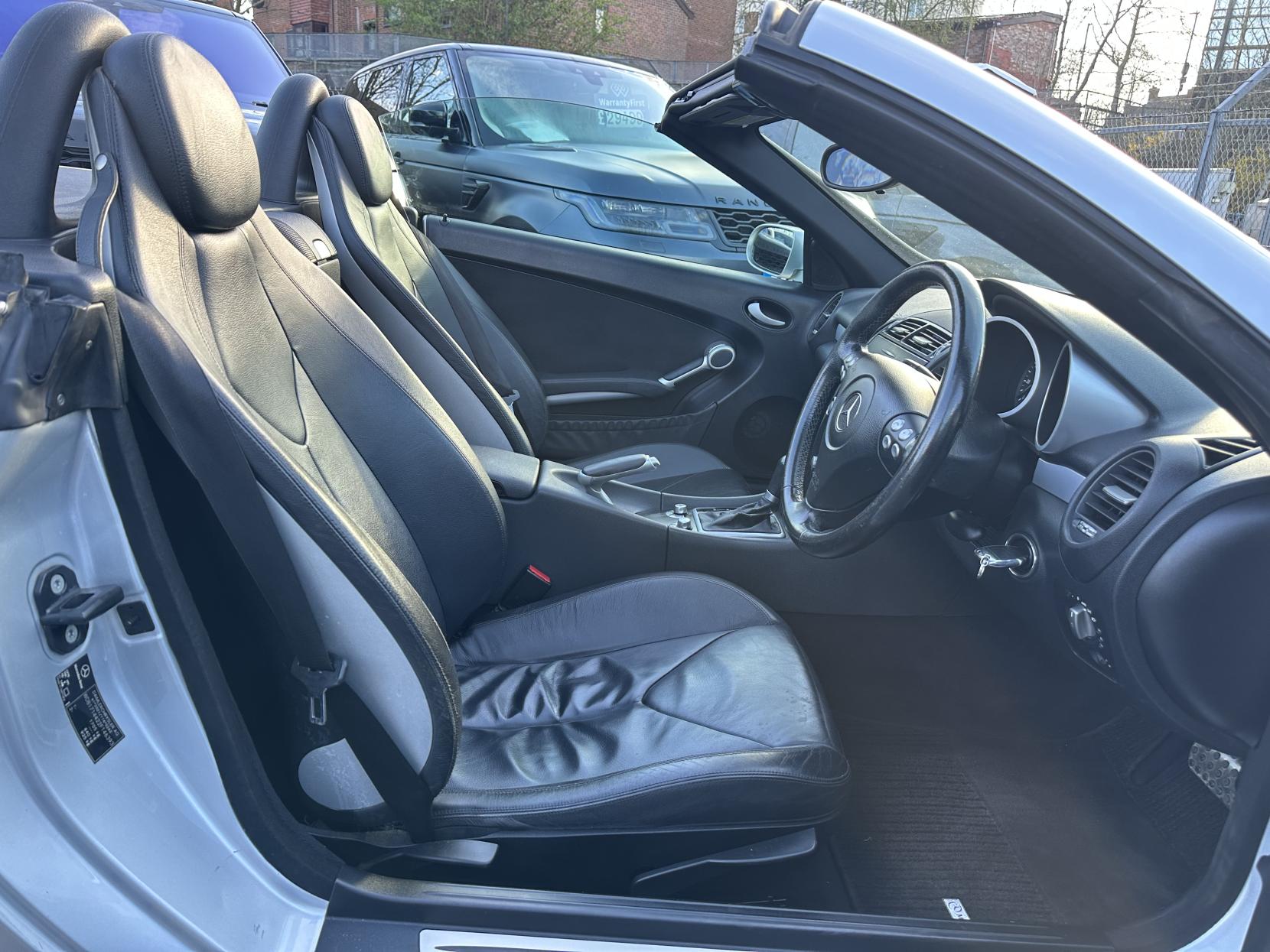 Mercedes-Benz SLK 1.8 SLK200 Kompressor Convertible 2dr Petrol Automatic (211 g/km, 163 bhp)