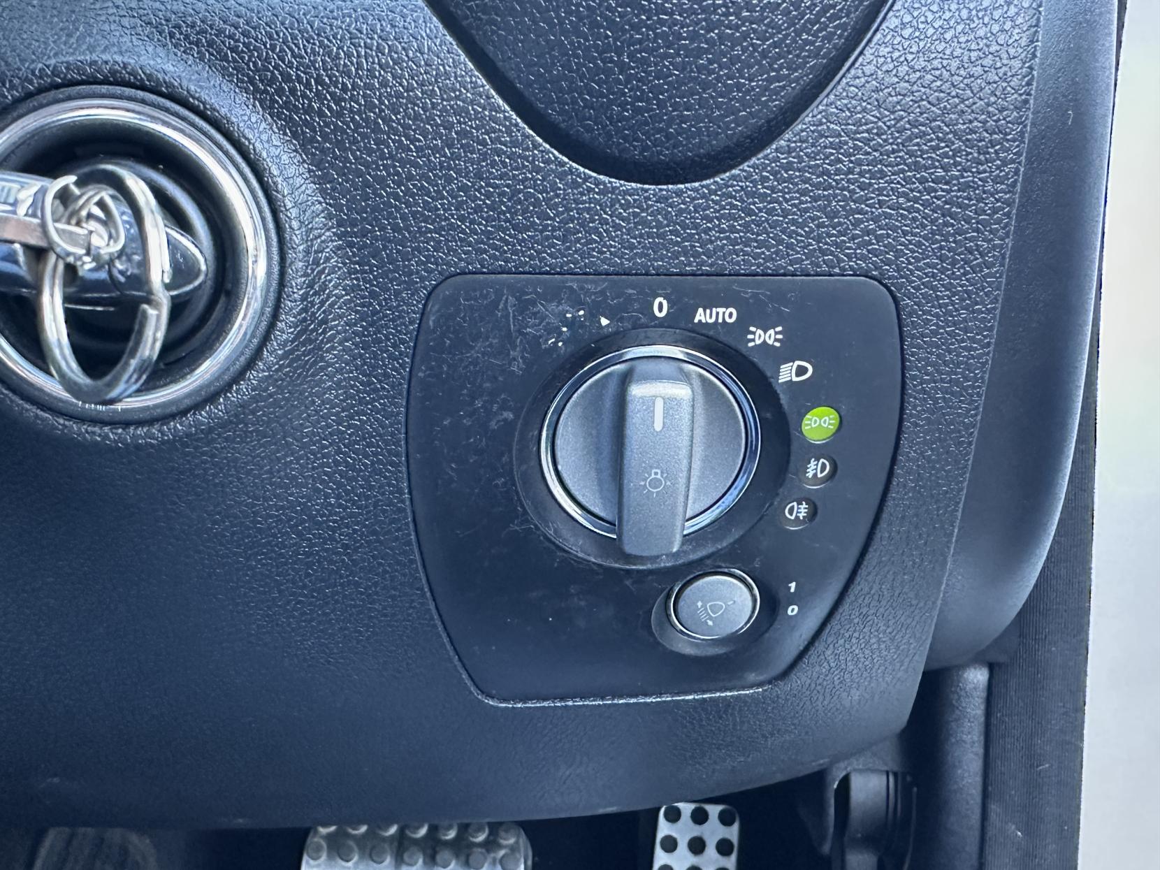 Mercedes-Benz SLK 1.8 SLK200 Kompressor Convertible 2dr Petrol Automatic (211 g/km, 163 bhp)