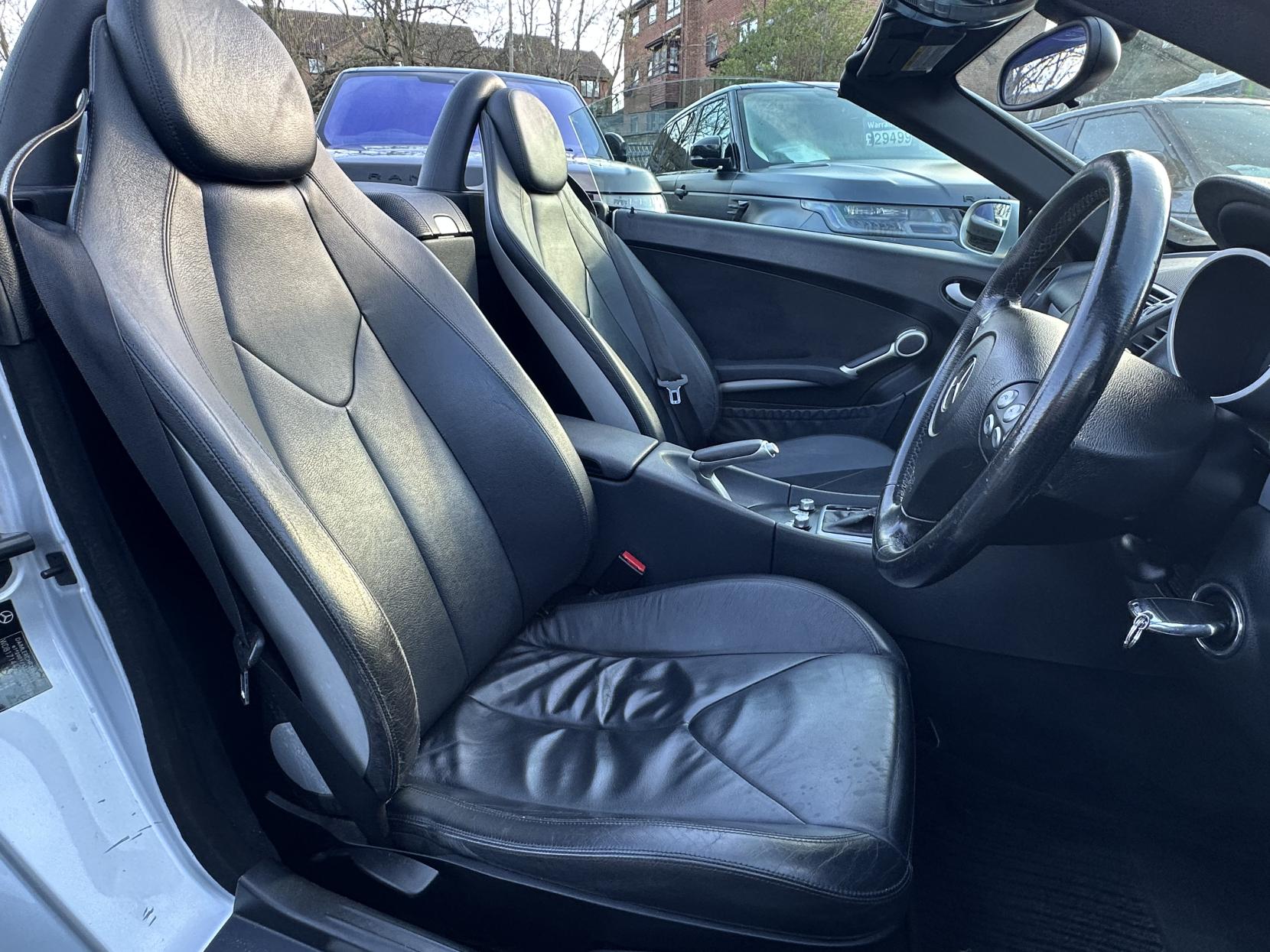 Mercedes-Benz SLK 1.8 SLK200 Kompressor Convertible 2dr Petrol Automatic (211 g/km, 163 bhp)