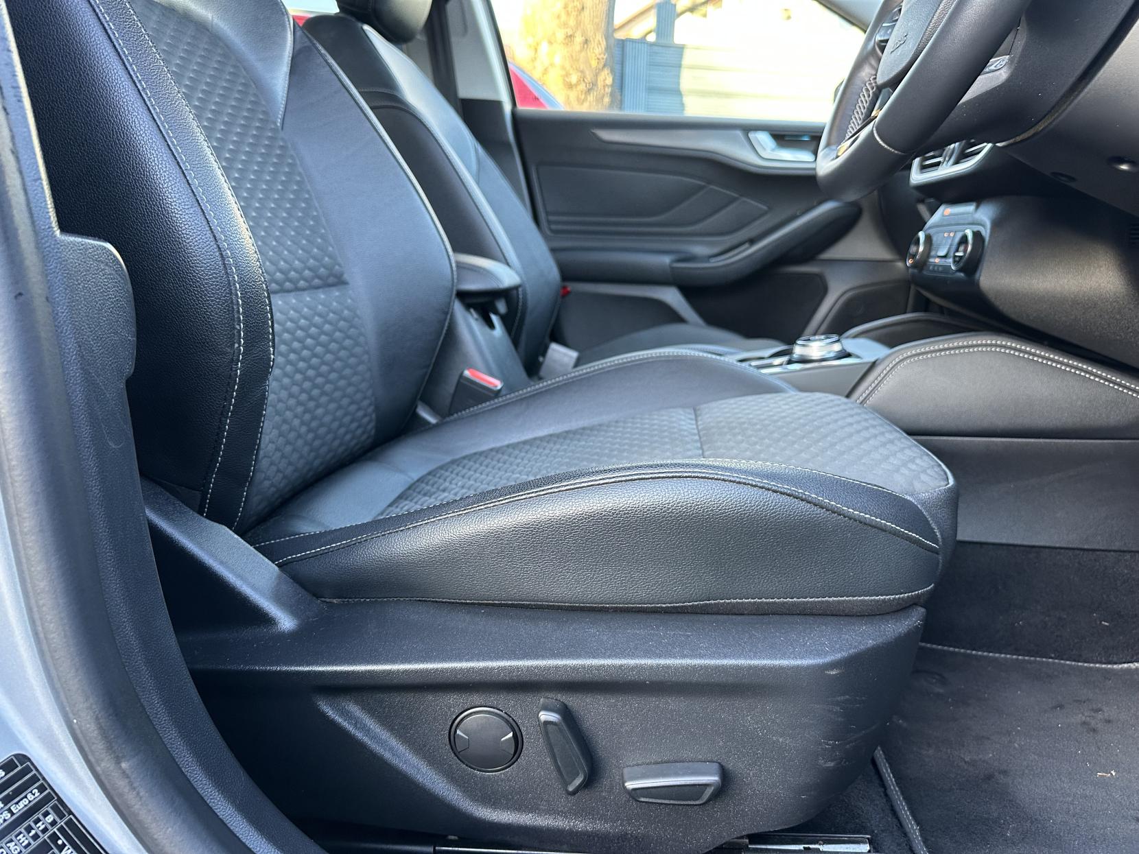 Ford Focus 1.0T EcoBoost Titanium X Hatchback 5dr Petrol Auto Euro 6 (s/s) (125 ps)