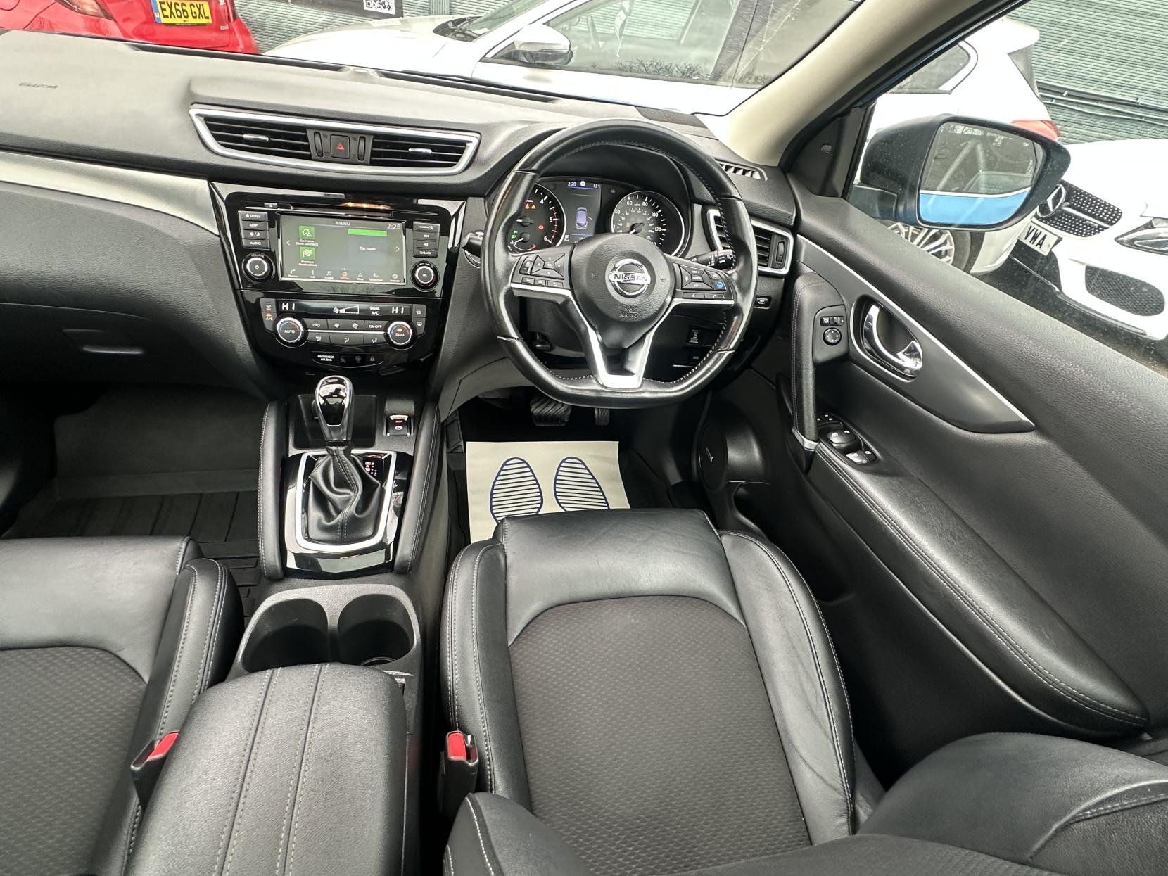 Nissan Qashqai 1.7 dCi Tekna SUV 5dr Diesel CVT 4WD Euro 6 (s/s) (150 ps)