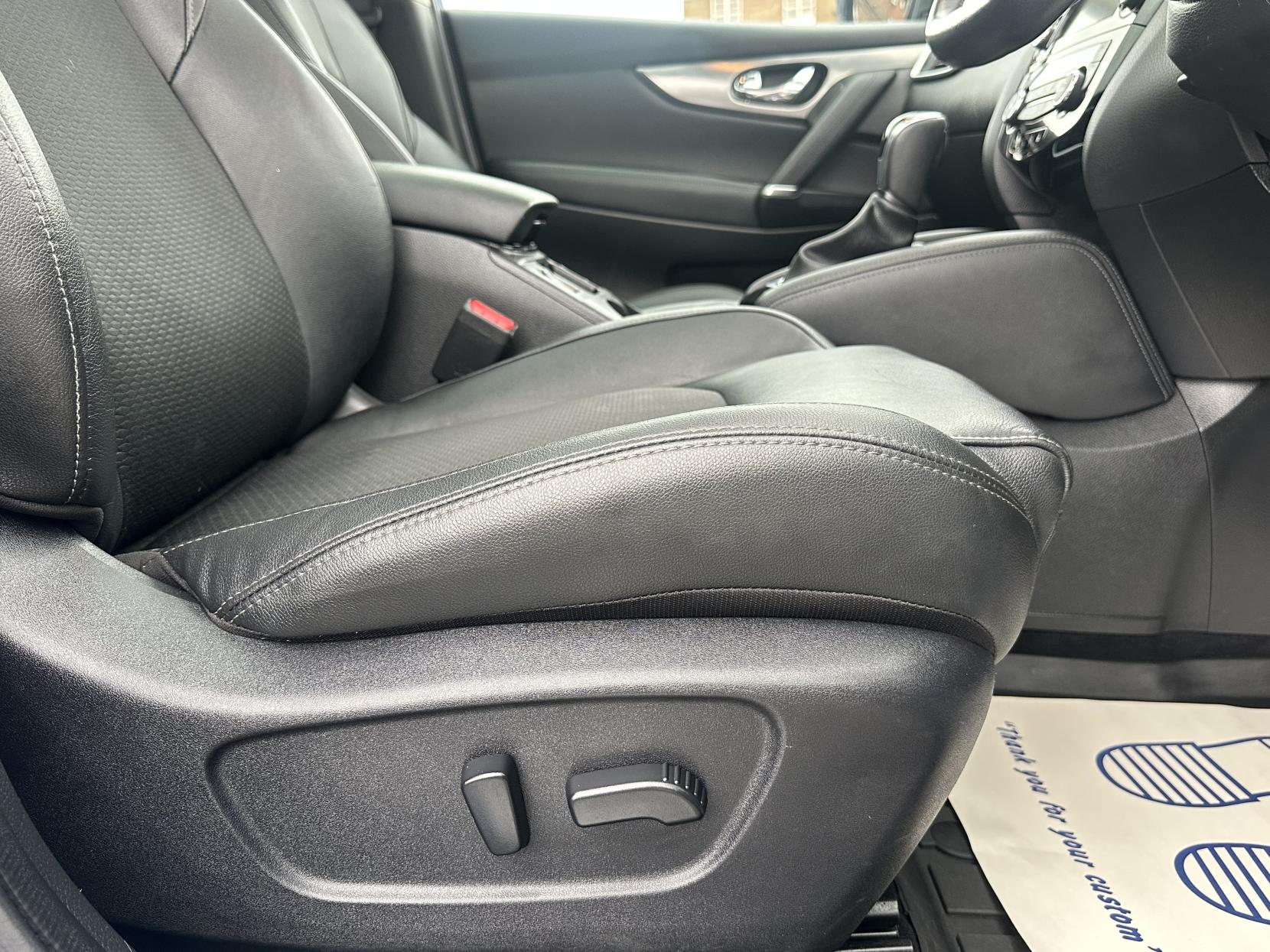 Nissan Qashqai 1.7 dCi Tekna SUV 5dr Diesel CVT 4WD Euro 6 (s/s) (150 ps)