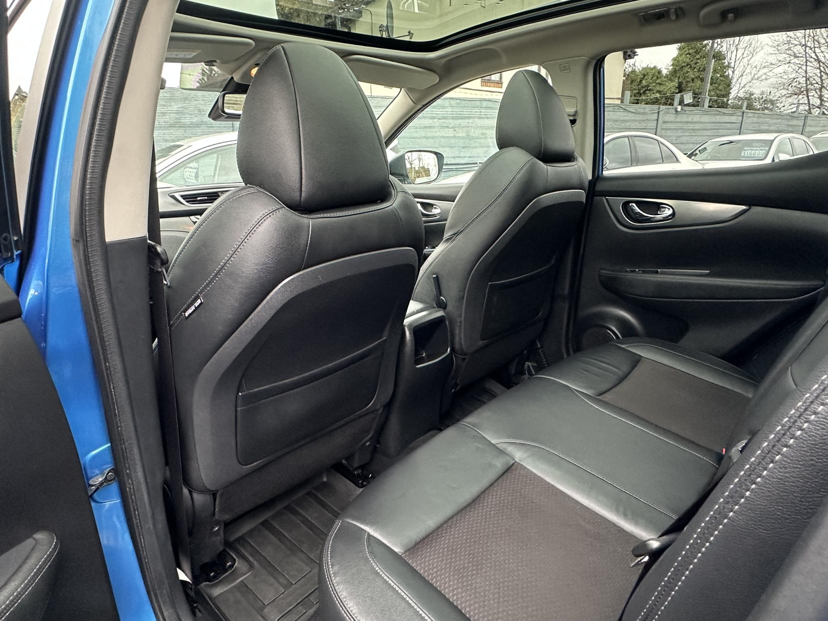 Nissan Qashqai 1.7 dCi Tekna SUV 5dr Diesel CVT 4WD Euro 6 (s/s) (150 ps)