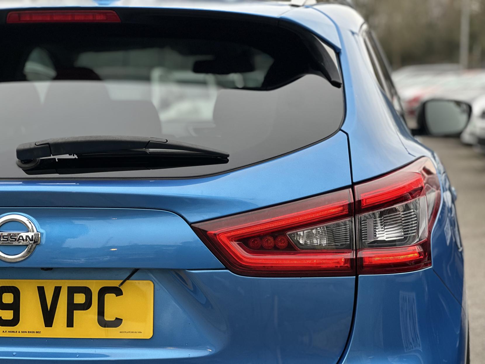 Nissan Qashqai 1.7 dCi Tekna SUV 5dr Diesel CVT 4WD Euro 6 (s/s) (150 ps)