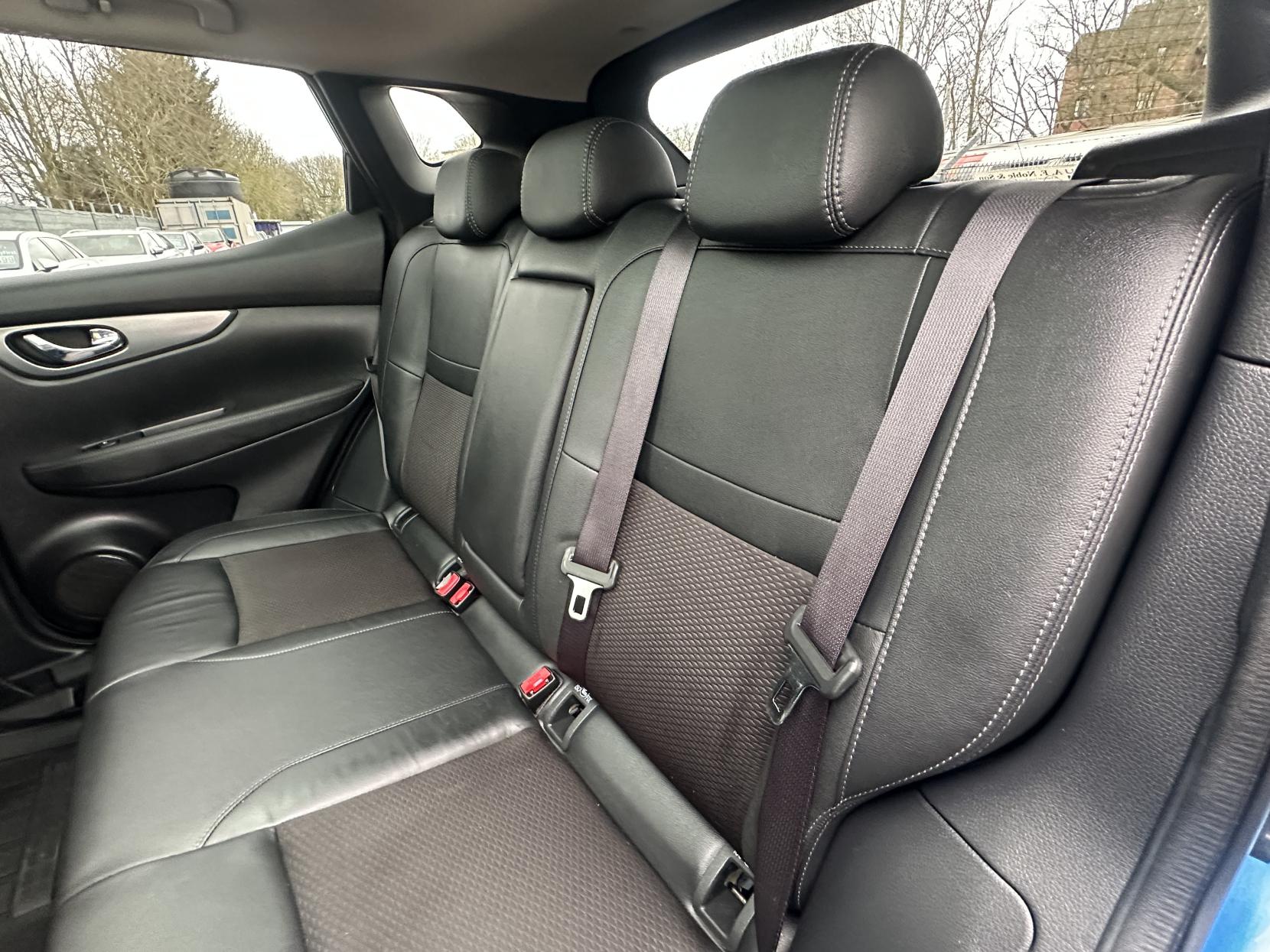 Nissan Qashqai 1.7 dCi Tekna SUV 5dr Diesel CVT 4WD Euro 6 (s/s) (150 ps)