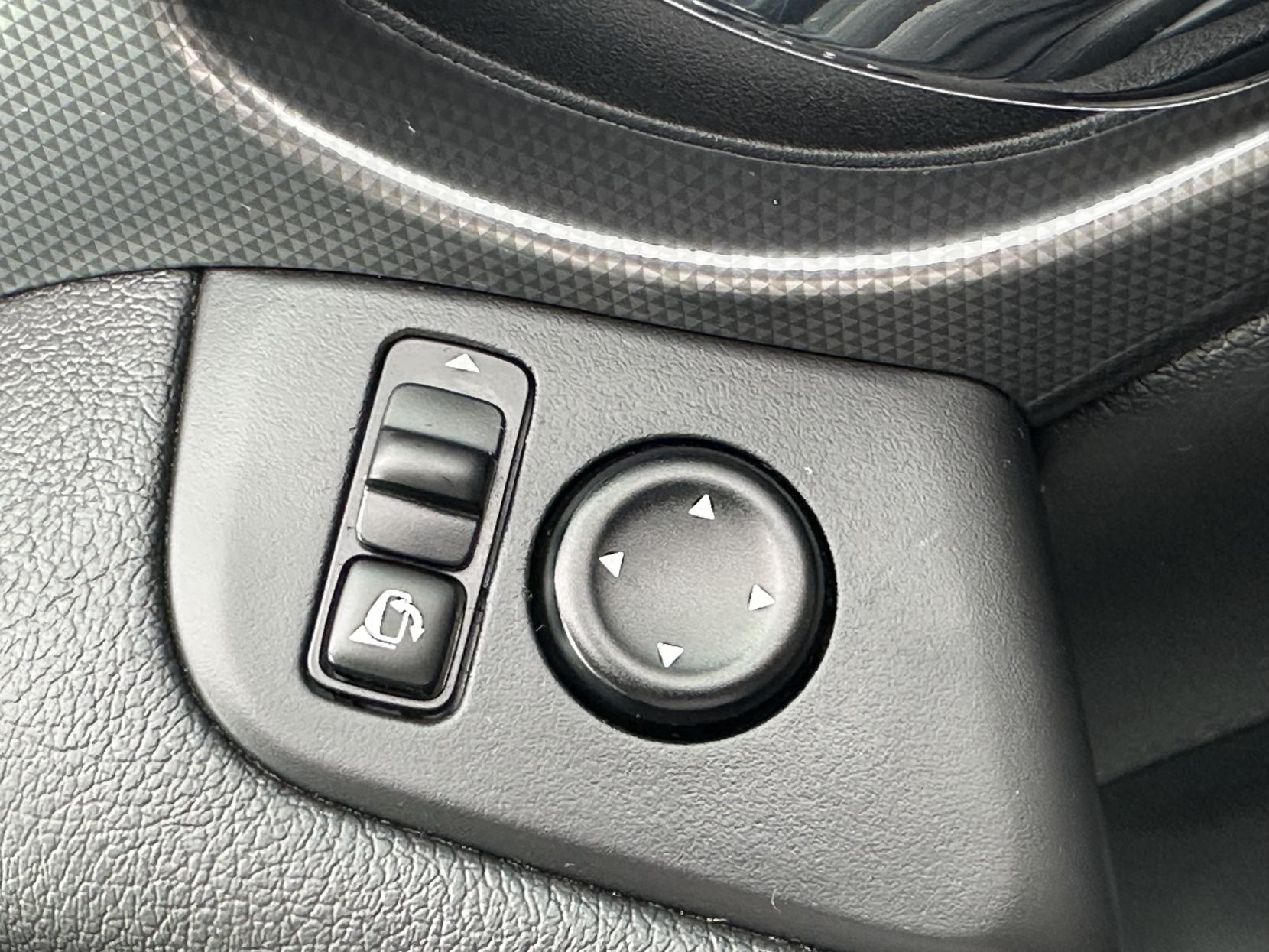 Nissan Qashqai 1.7 dCi Tekna SUV 5dr Diesel CVT 4WD Euro 6 (s/s) (150 ps)