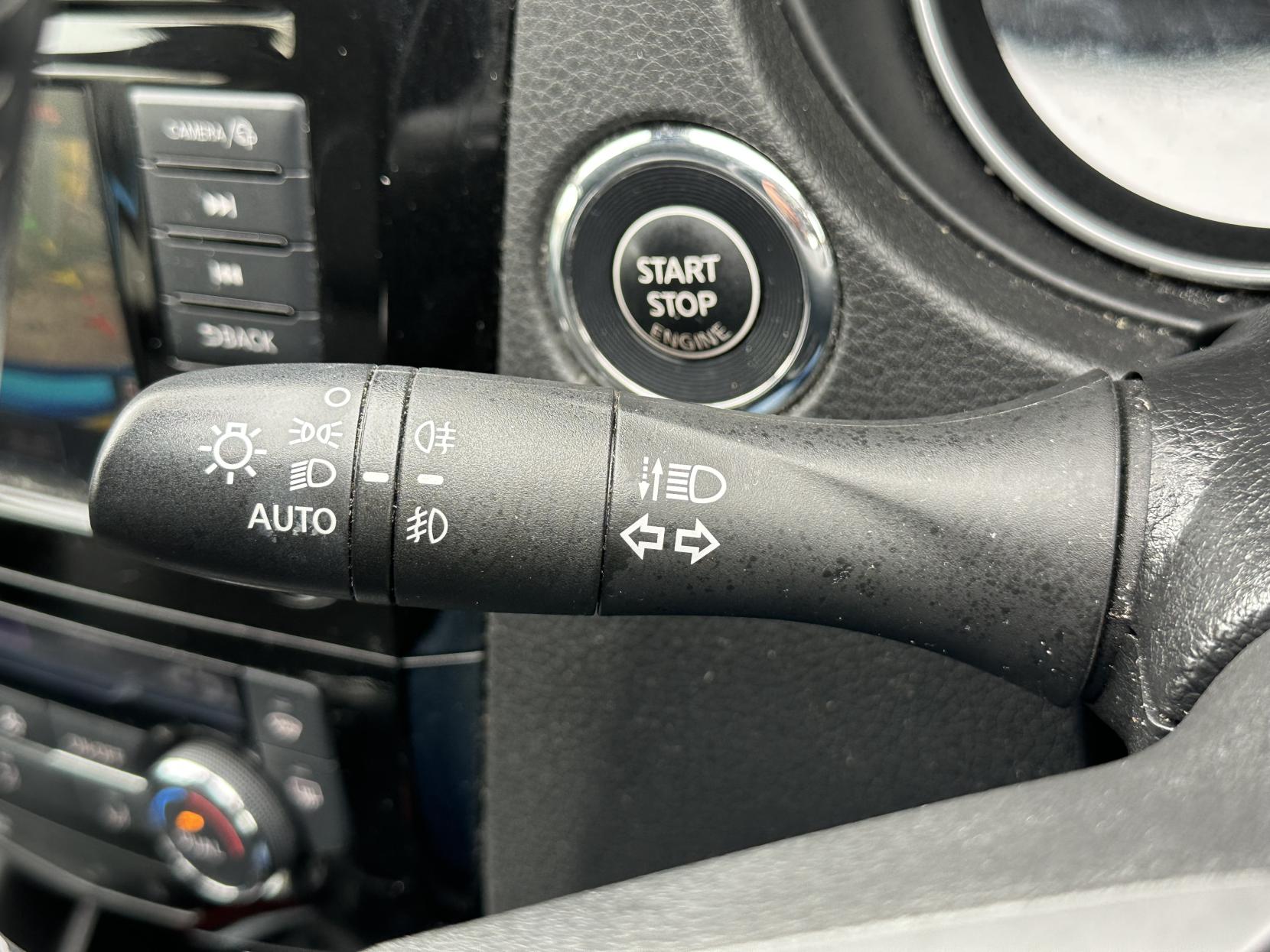 Nissan Qashqai 1.7 dCi Tekna SUV 5dr Diesel CVT 4WD Euro 6 (s/s) (150 ps)