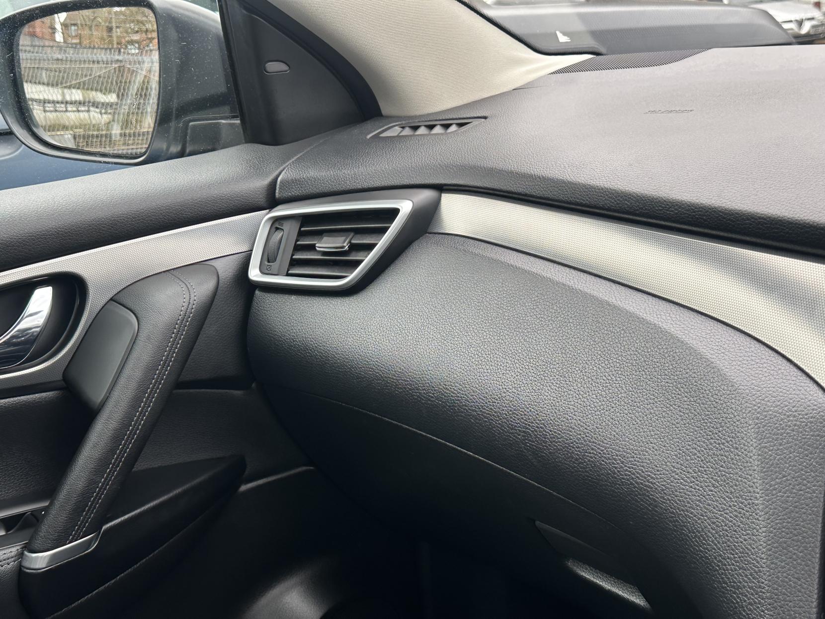 Nissan Qashqai 1.7 dCi Tekna SUV 5dr Diesel CVT 4WD Euro 6 (s/s) (150 ps)