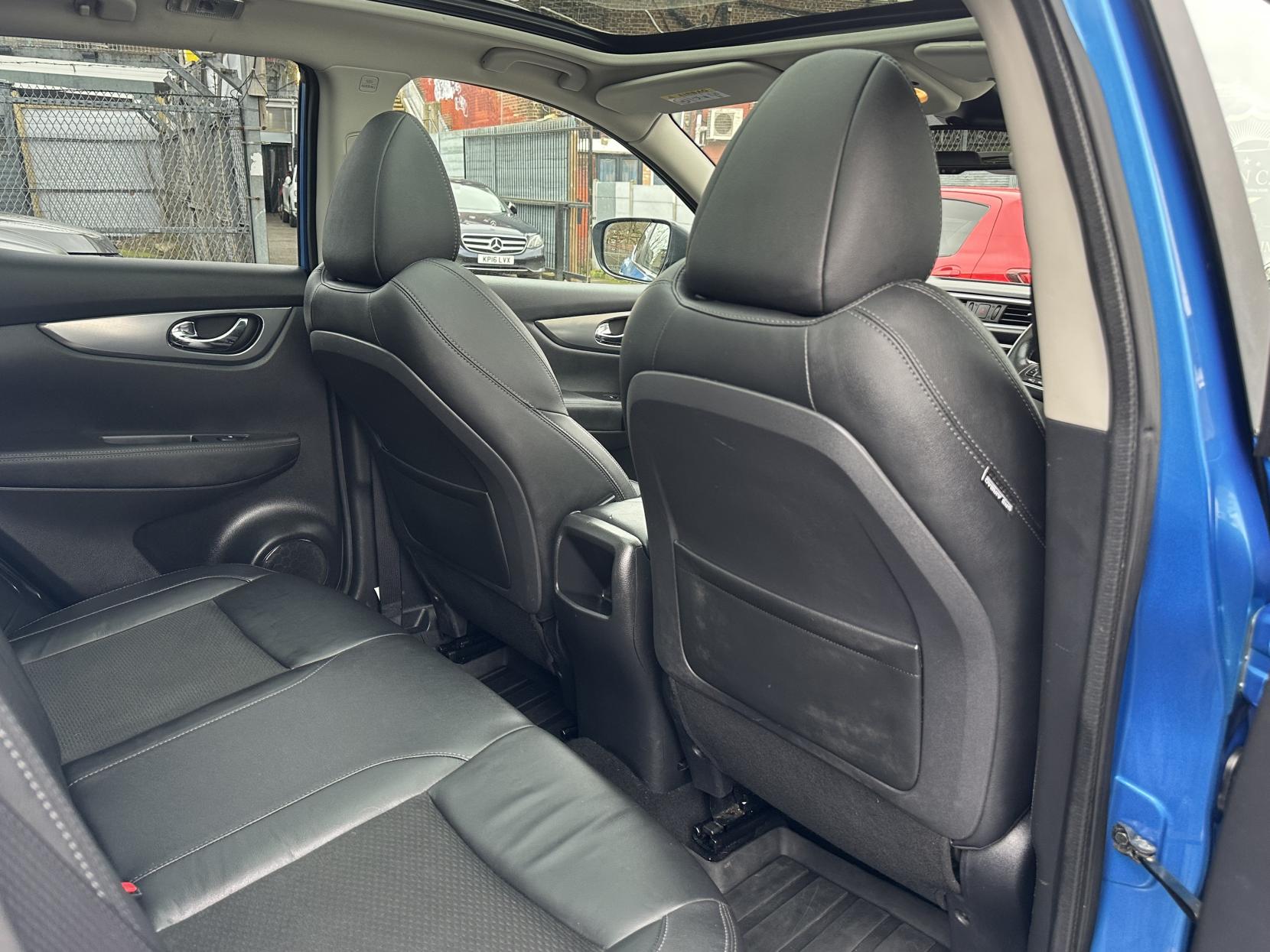 Nissan Qashqai 1.7 dCi Tekna SUV 5dr Diesel CVT 4WD Euro 6 (s/s) (150 ps)