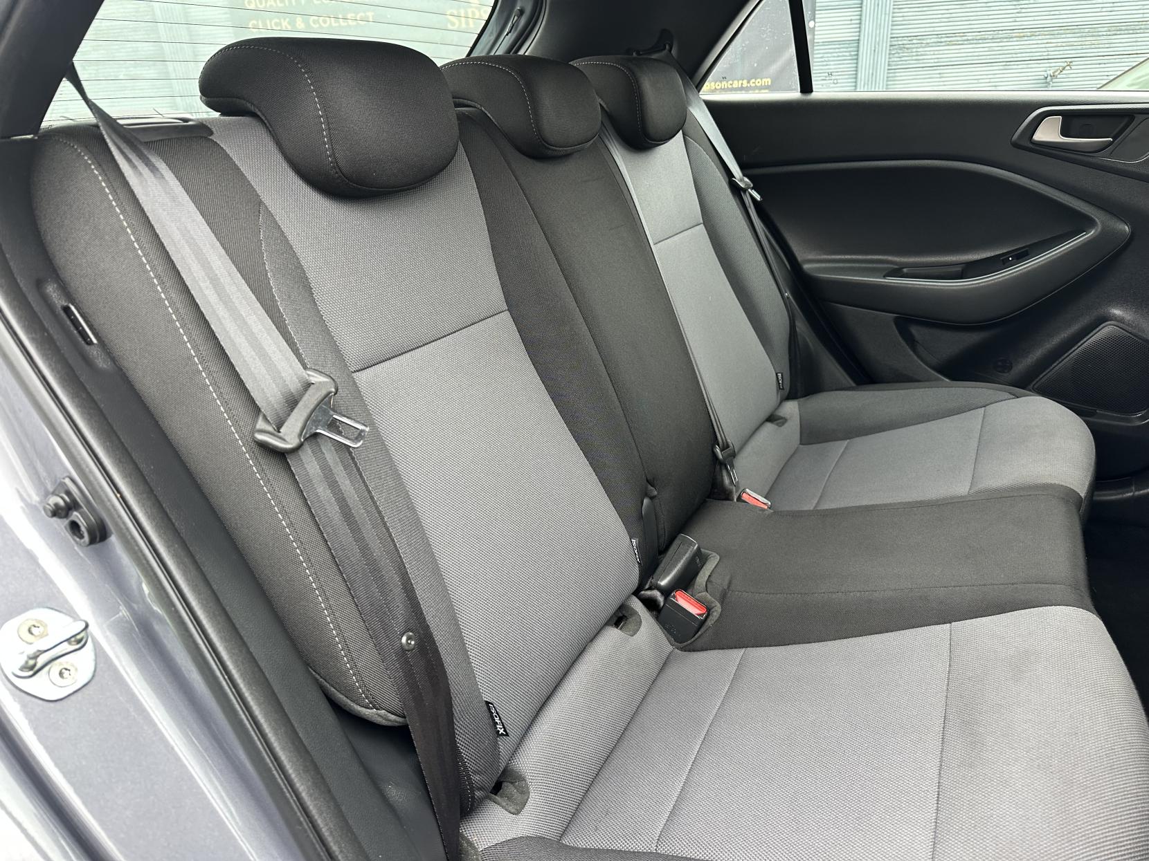 Hyundai i20 1.4 SE Hatchback 5dr Petrol Auto Euro 6 (100 ps)