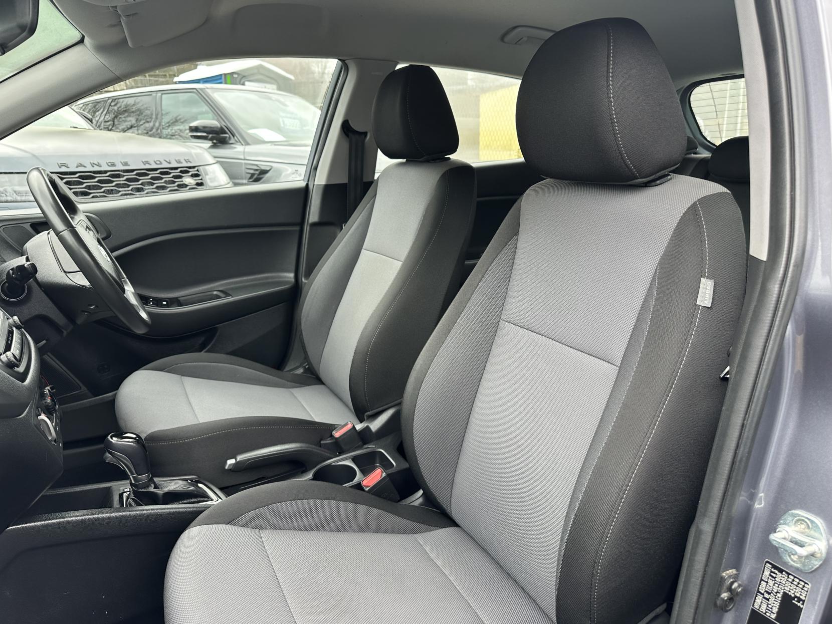 Hyundai i20 1.4 SE Hatchback 5dr Petrol Auto Euro 6 (100 ps)