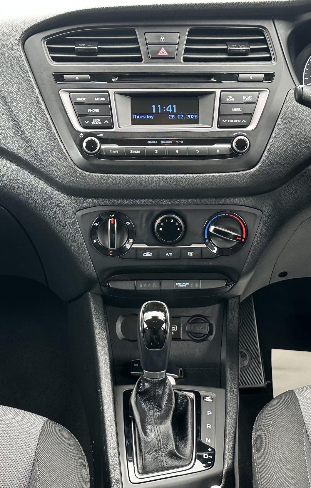 Hyundai i20 1.4 SE Hatchback 5dr Petrol Auto Euro 6 (100 ps)