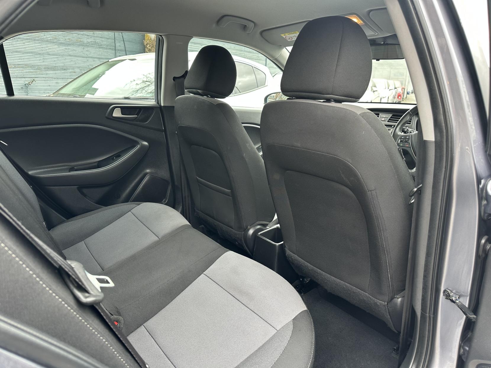 Hyundai i20 1.4 SE Hatchback 5dr Petrol Auto Euro 6 (100 ps)