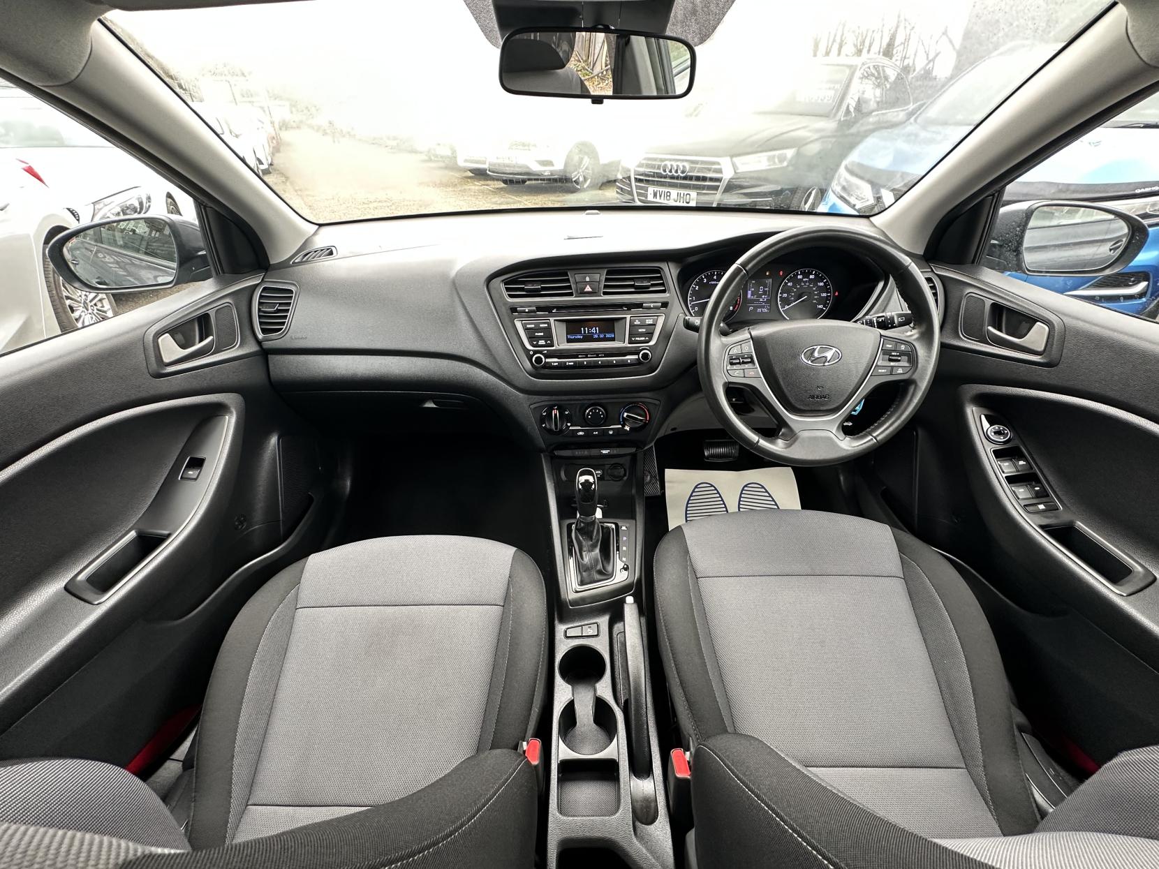 Hyundai i20 1.4 SE Hatchback 5dr Petrol Auto Euro 6 (100 ps)