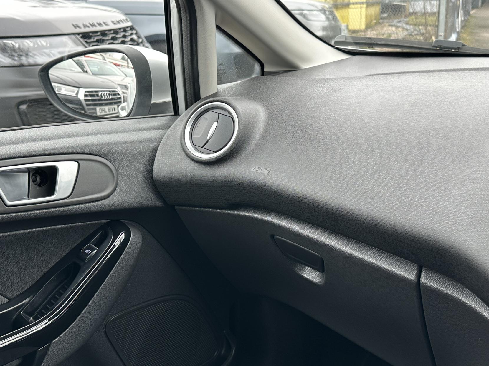 Ford Fiesta 1.0T EcoBoost Titanium Hatchback 5dr Petrol Powershift Euro 5 (100 ps)