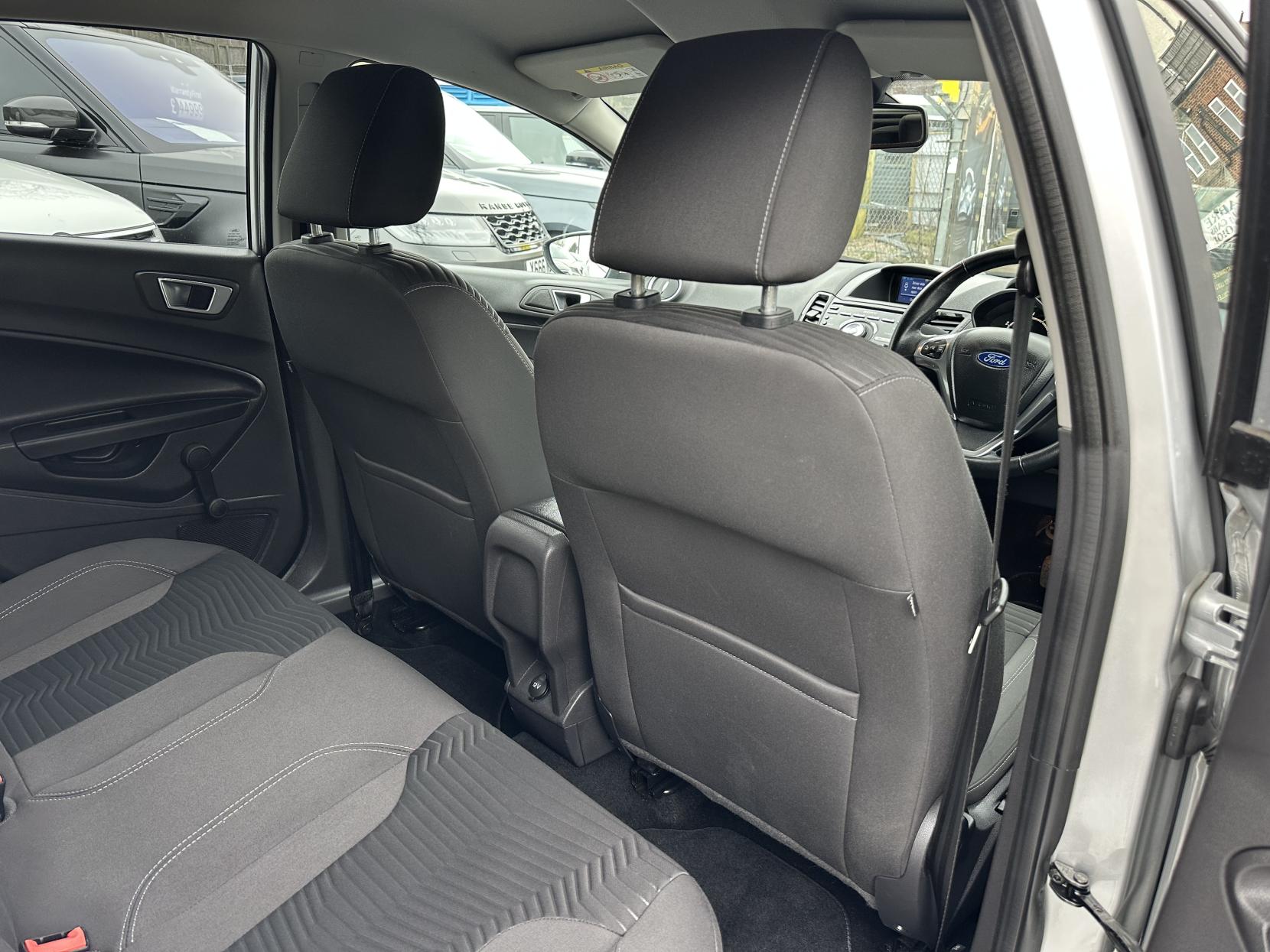 Ford Fiesta 1.0T EcoBoost Titanium Hatchback 5dr Petrol Powershift Euro 5 (100 ps)