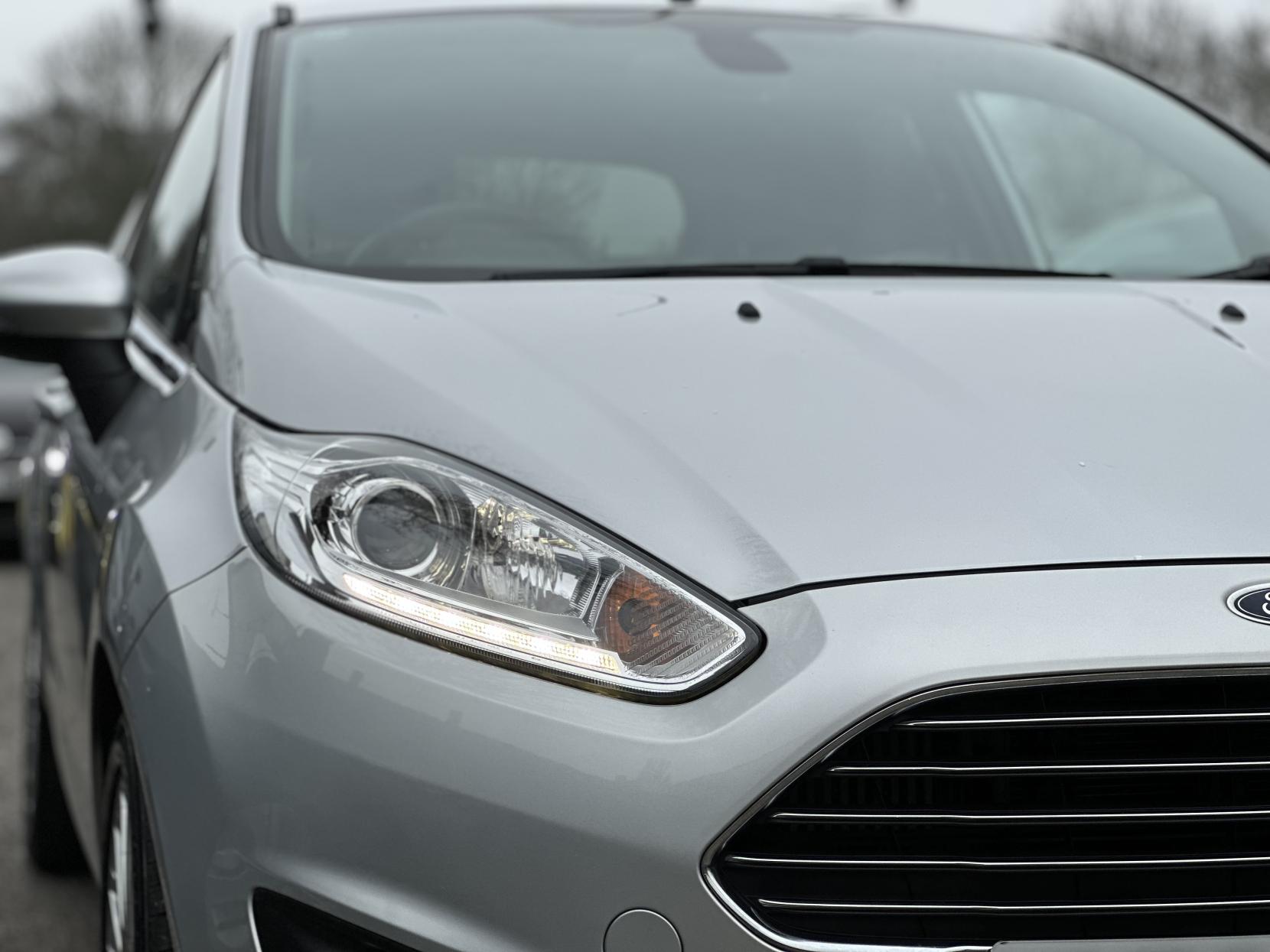 Ford Fiesta 1.0T EcoBoost Titanium Hatchback 5dr Petrol Powershift Euro 5 (100 ps)