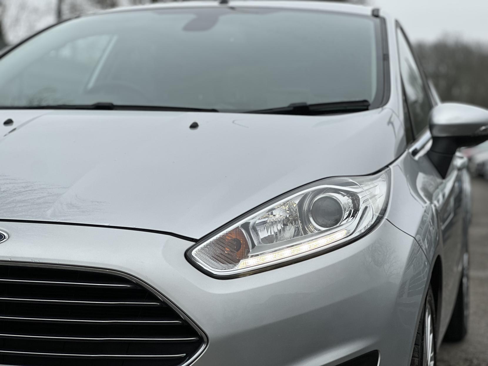 Ford Fiesta 1.0T EcoBoost Titanium Hatchback 5dr Petrol Powershift Euro 5 (100 ps)